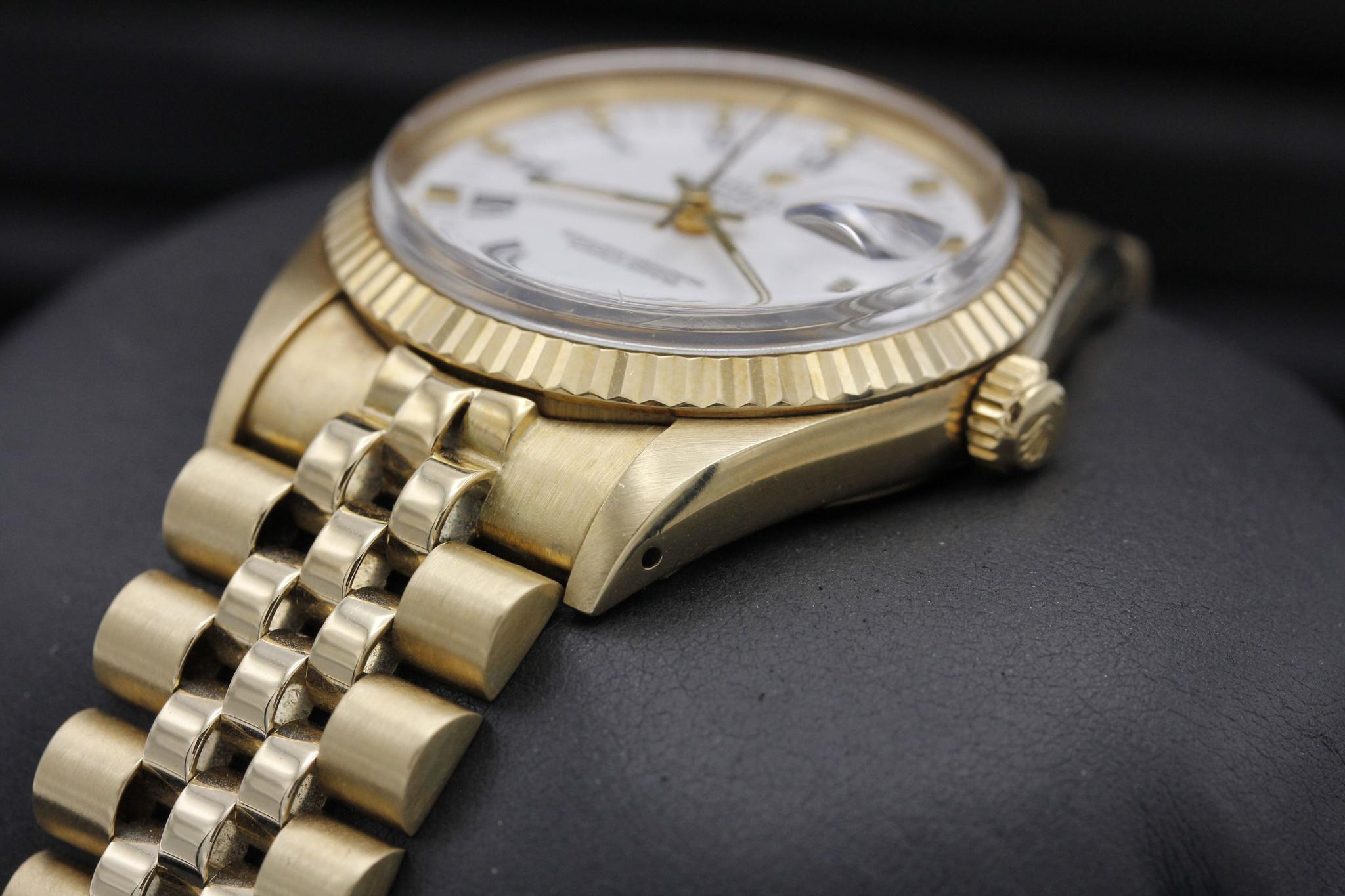 Watch Image 2
