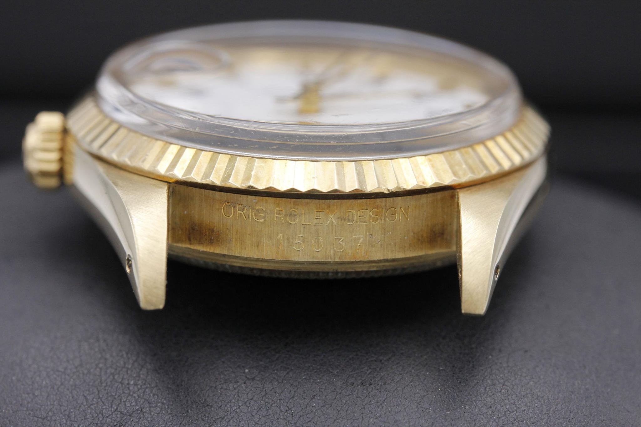 Watch Image 12