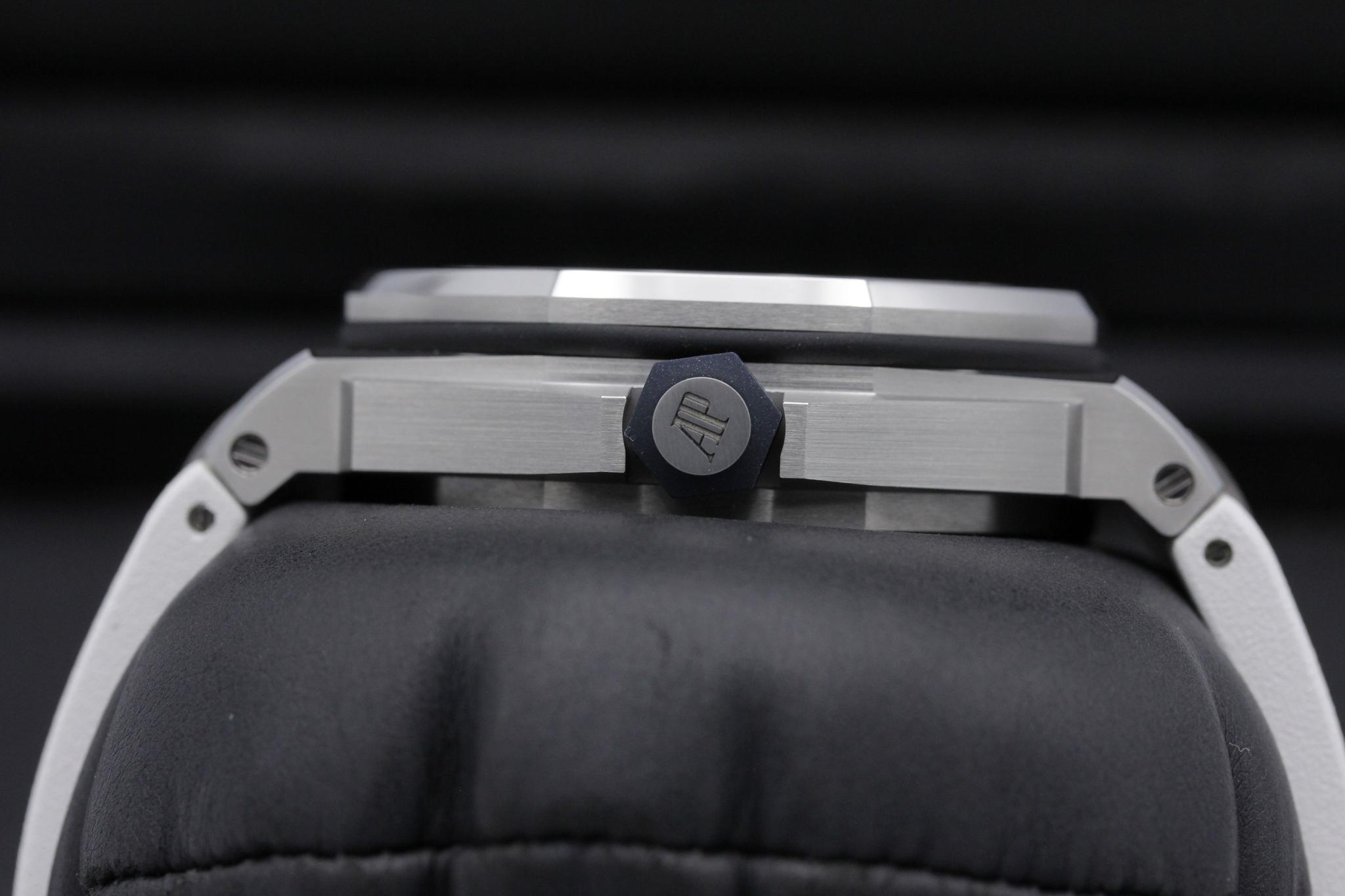 Watch Image 3