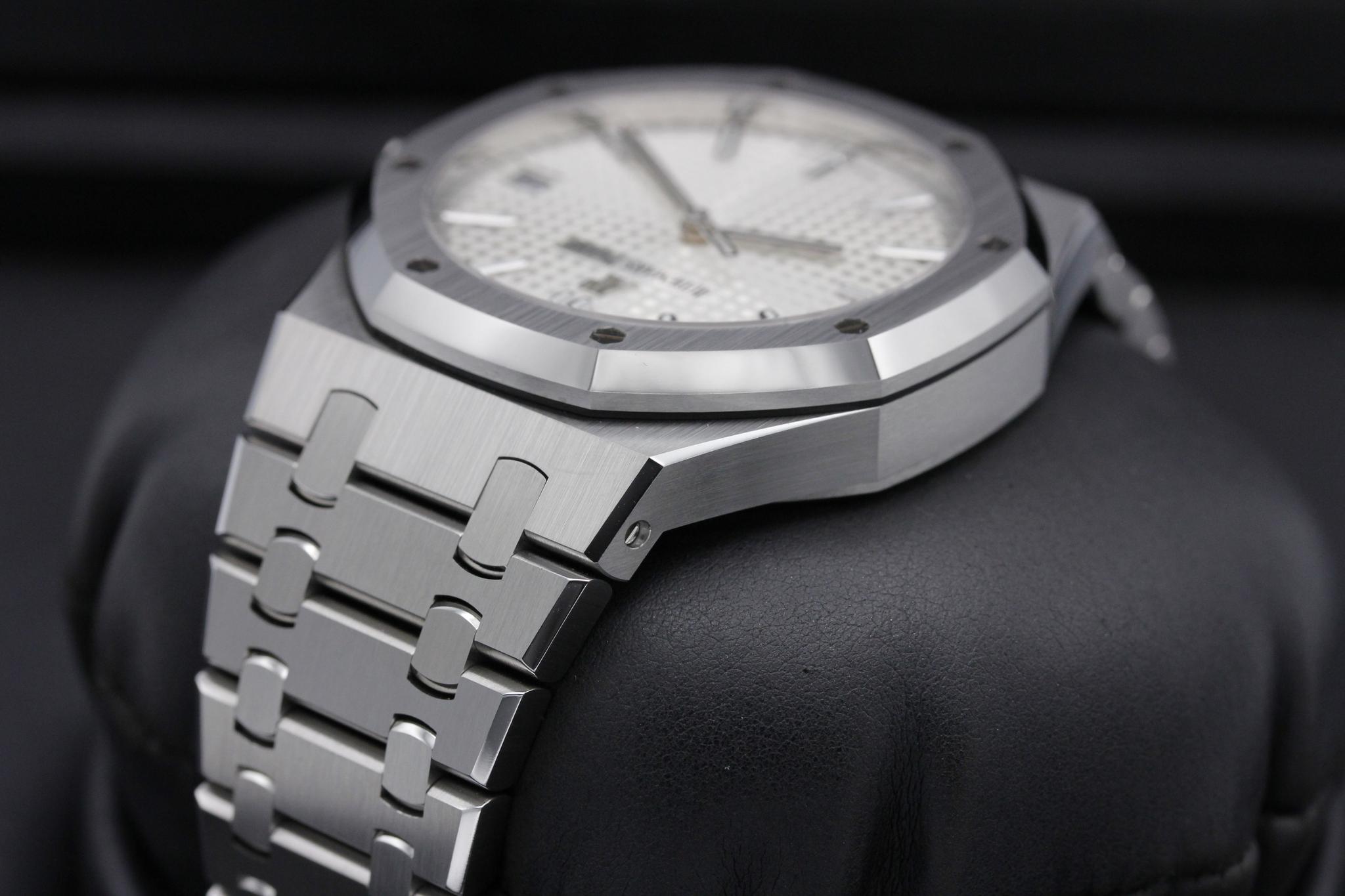 Watch Image 5