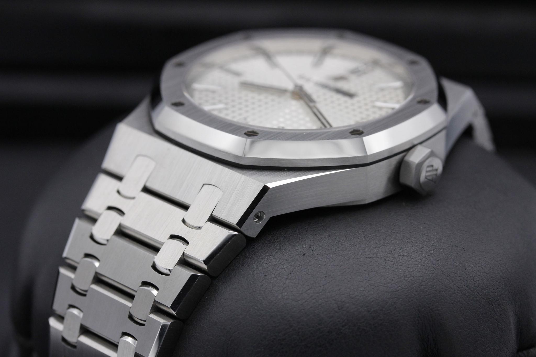 Watch Image 2