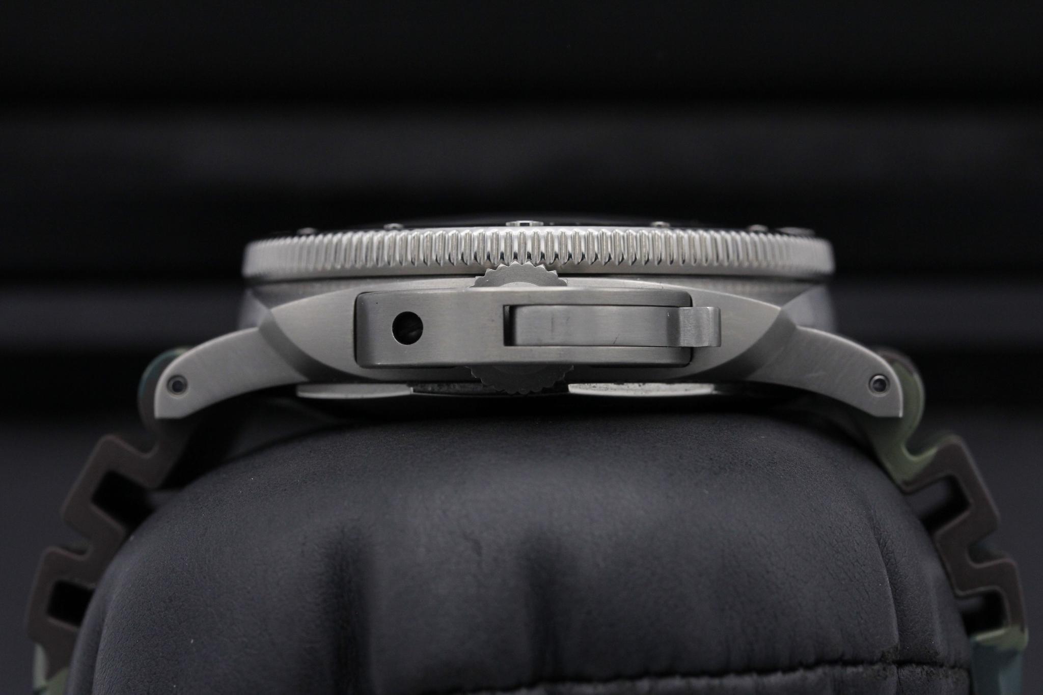 Watch Image 3