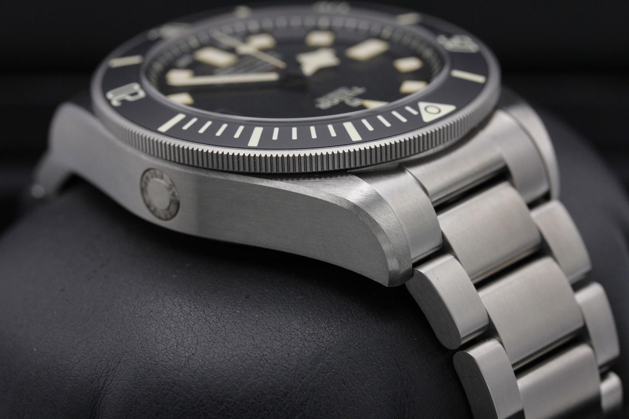 Watch Image 6