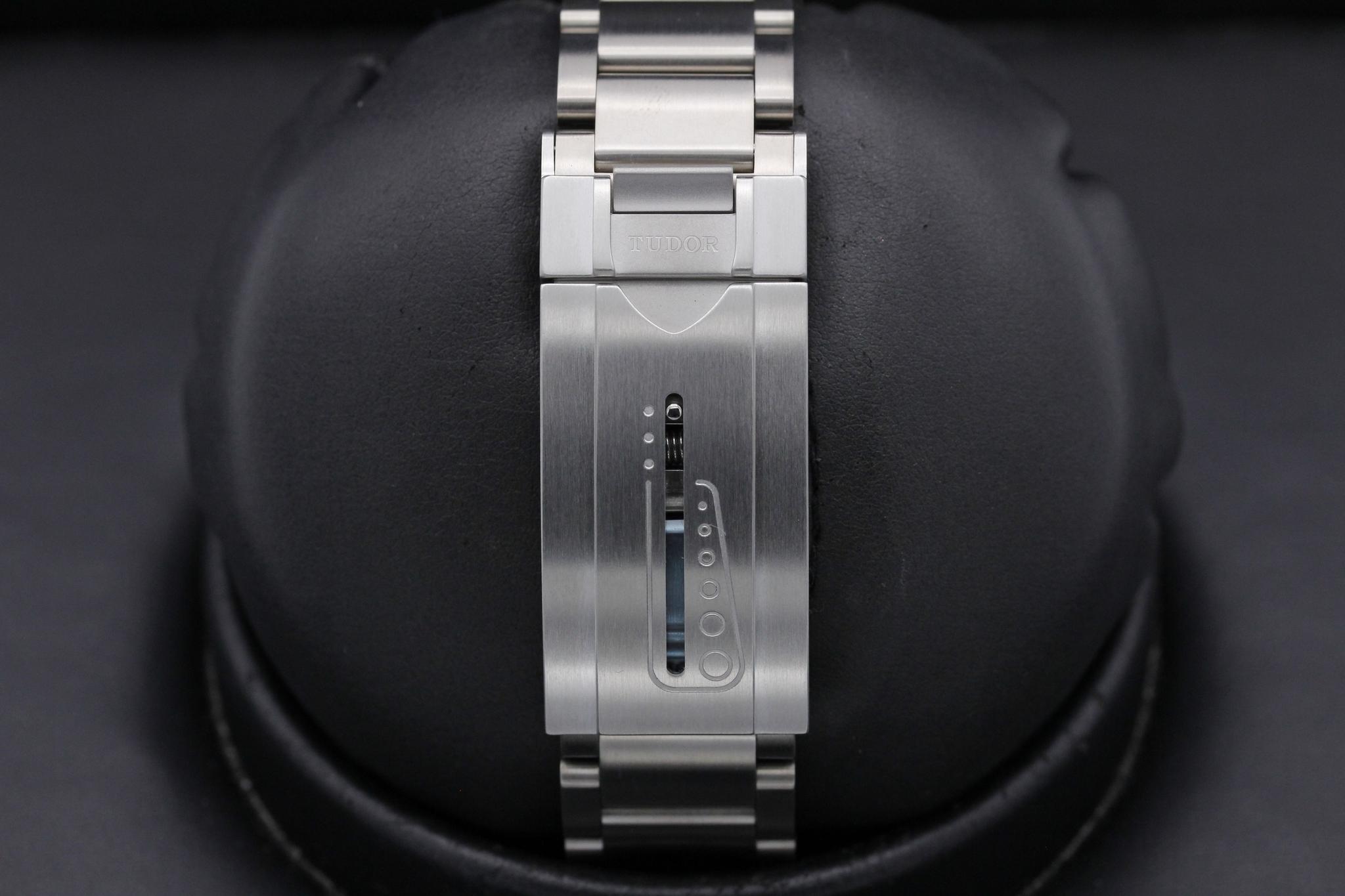 Watch Image 8