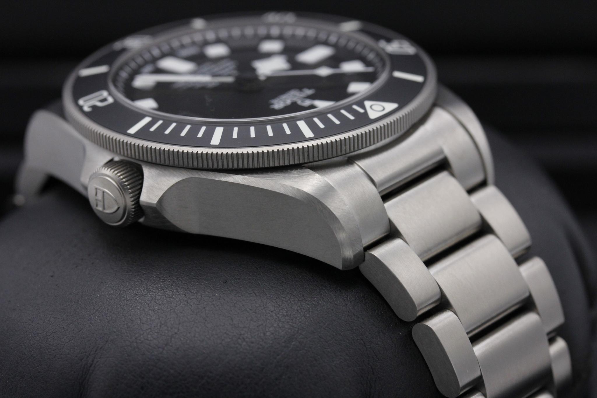 Watch Image 4