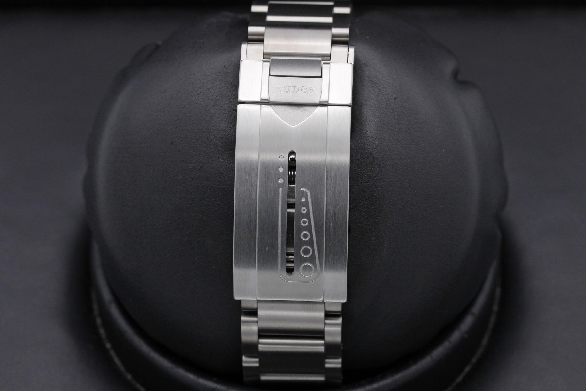 Watch Image 8