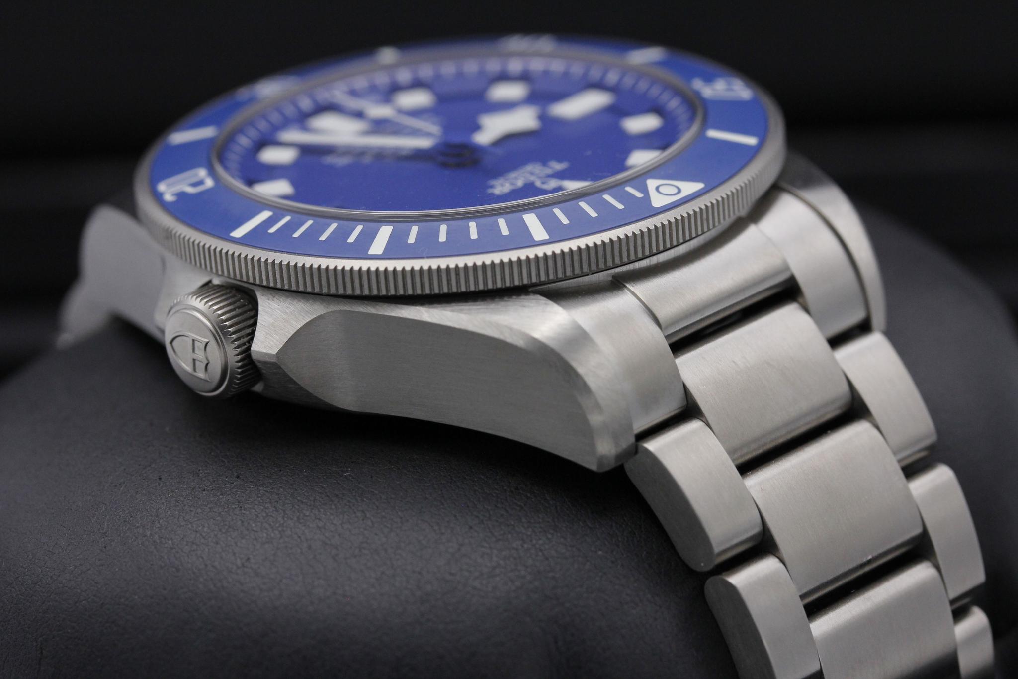 Watch Image 4