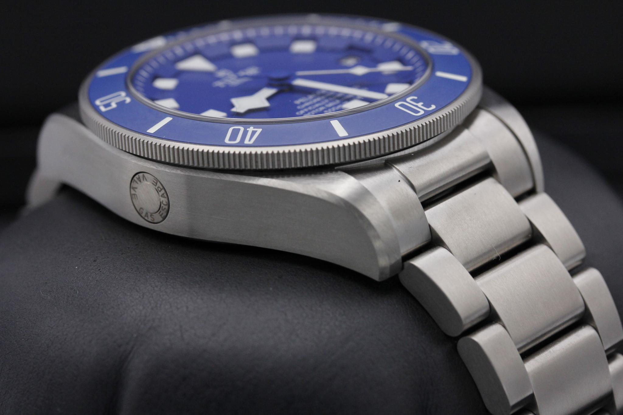 Watch Image 6