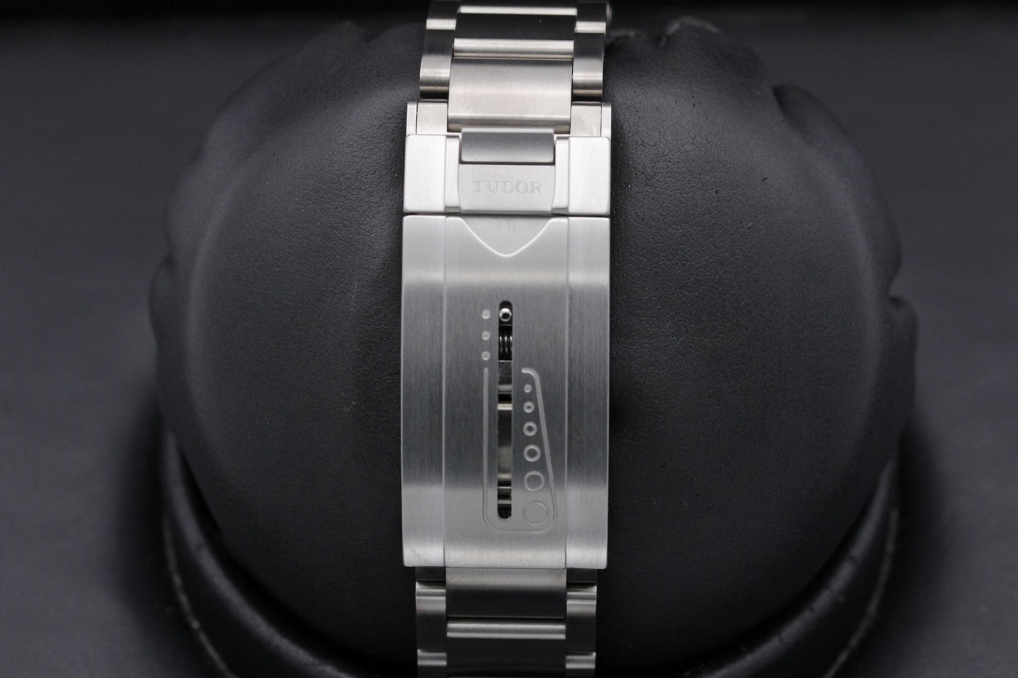 Watch Image 8
