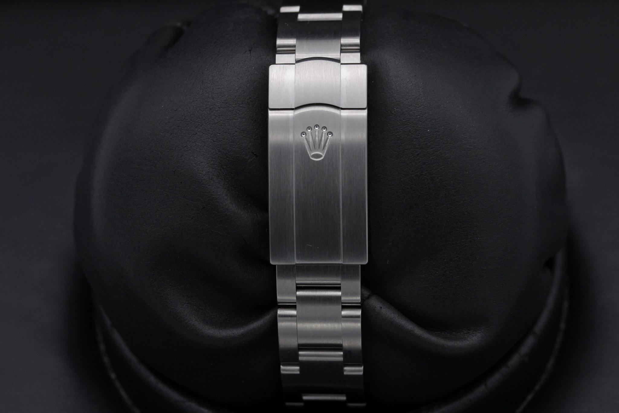 Watch Image 8