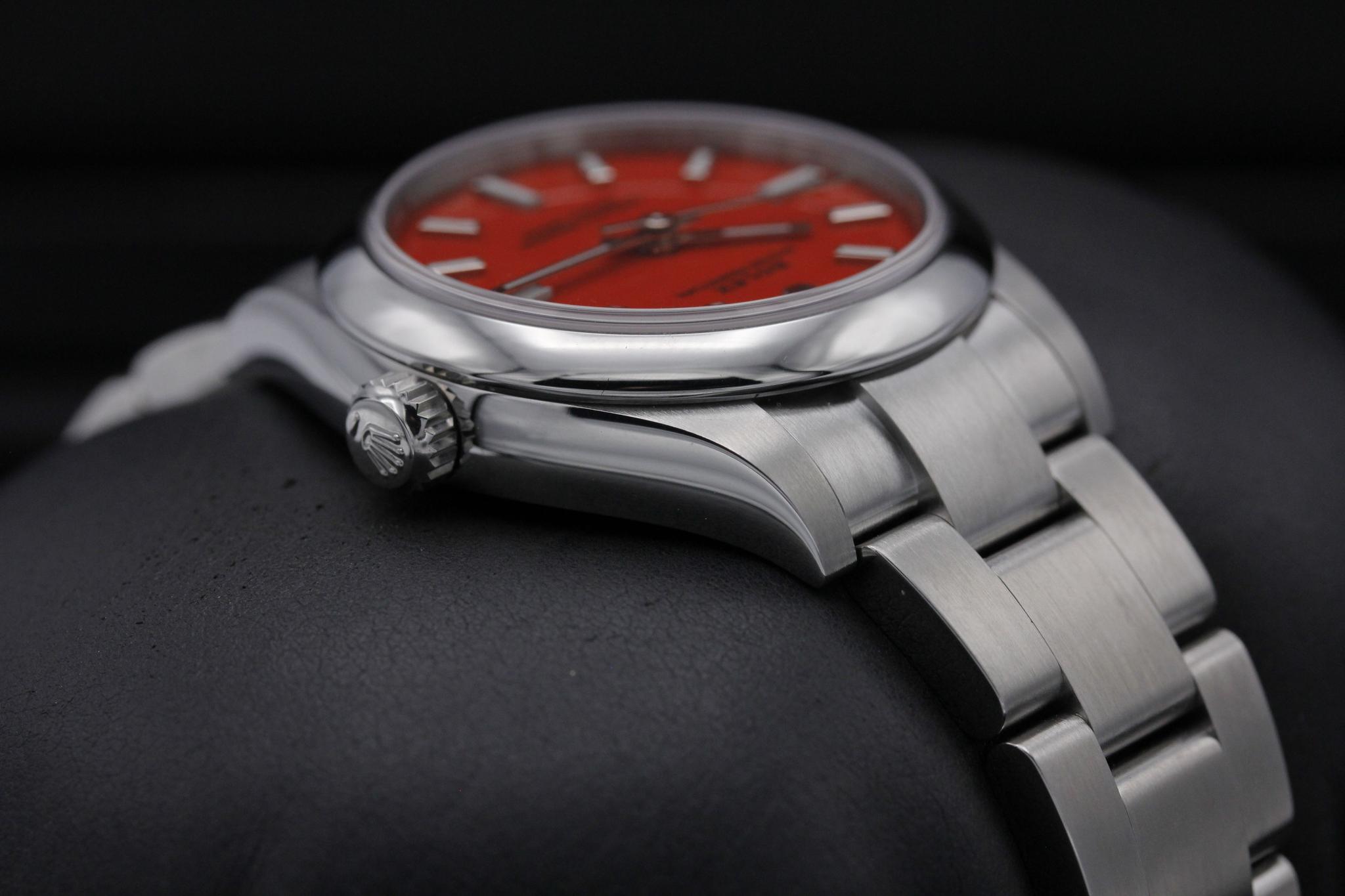 Watch Image 4