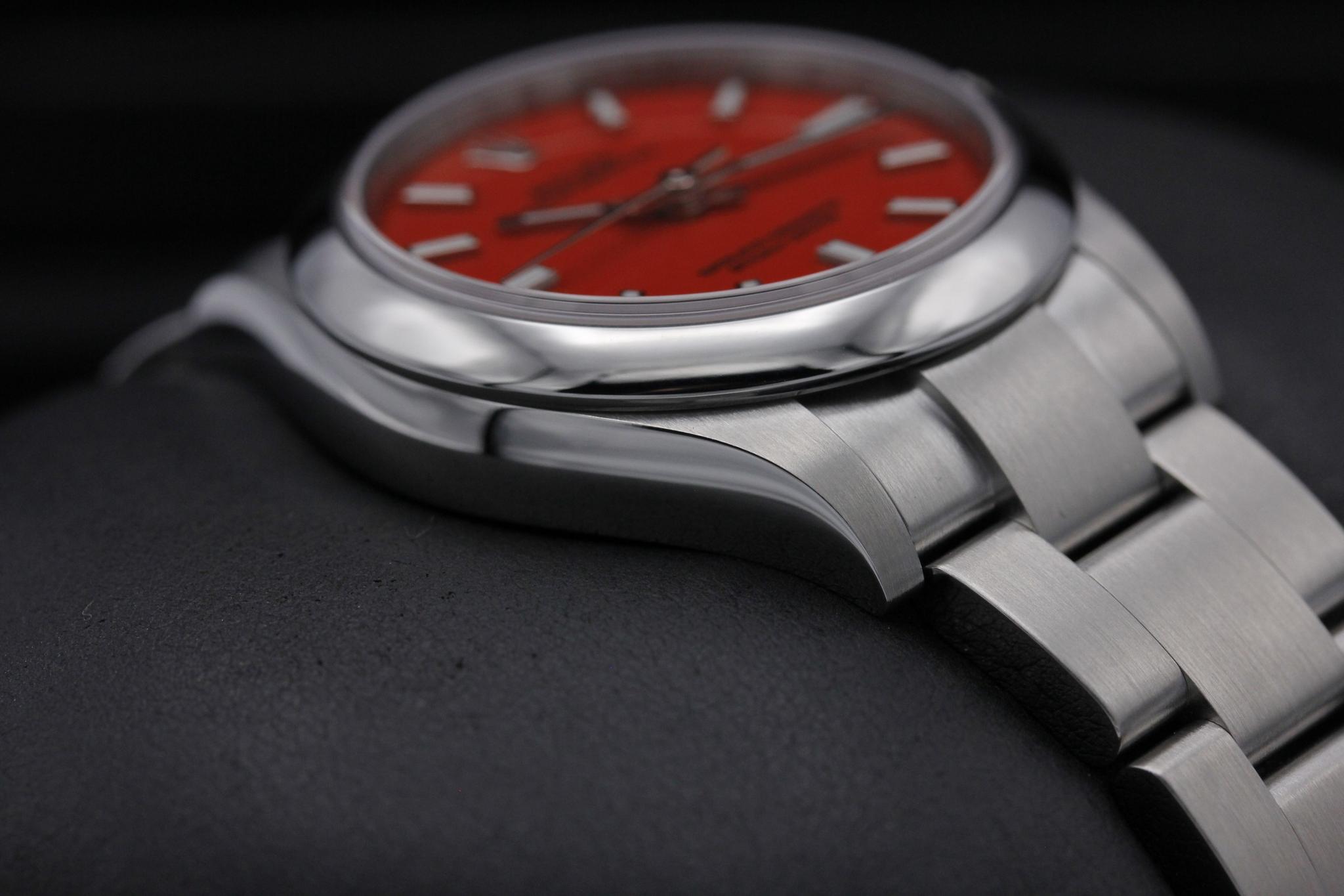 Watch Image 6