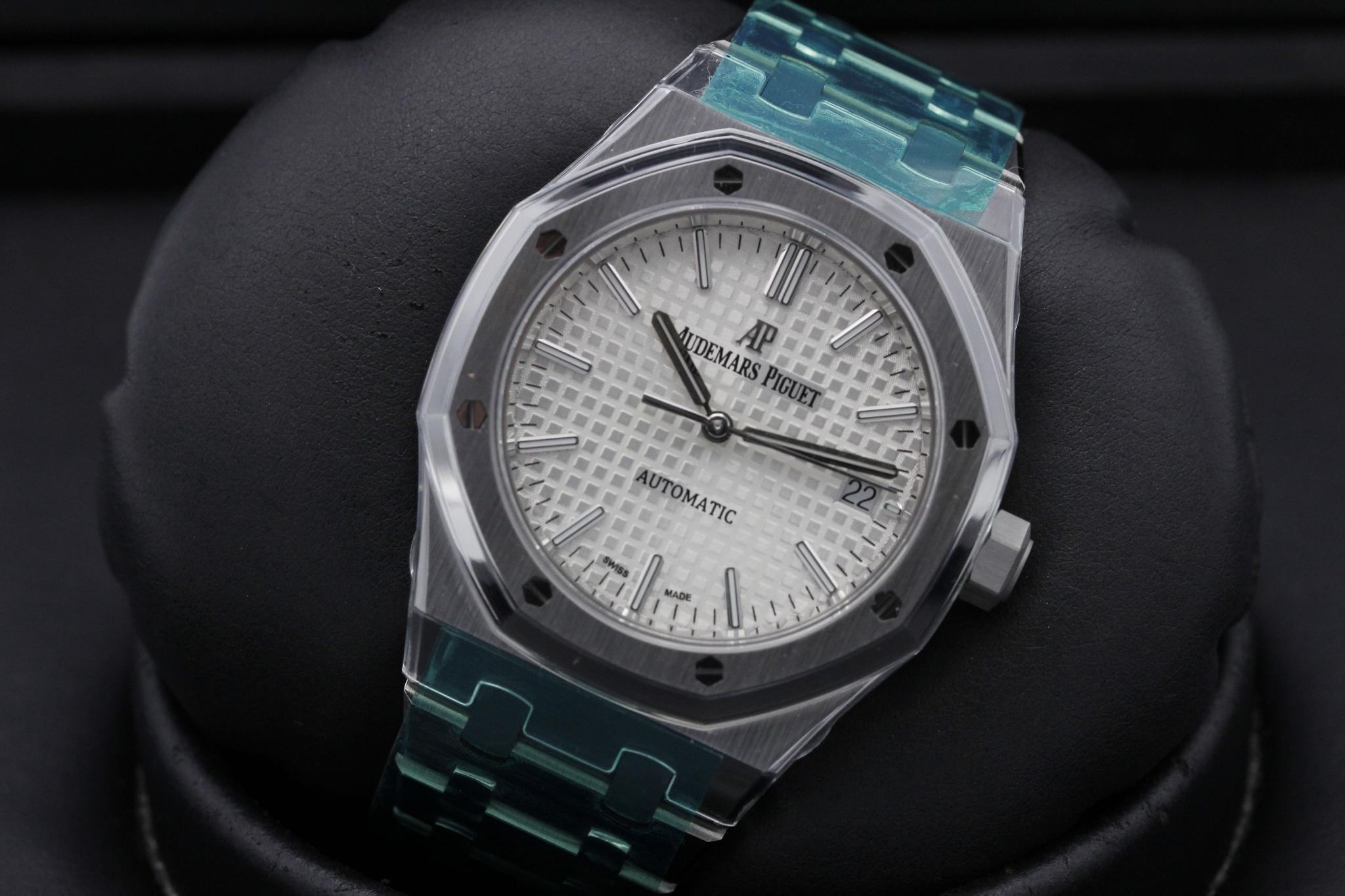 Watch Image 10