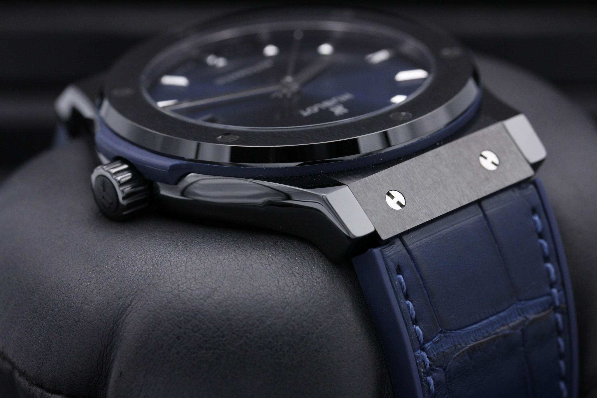 Watch Image 4