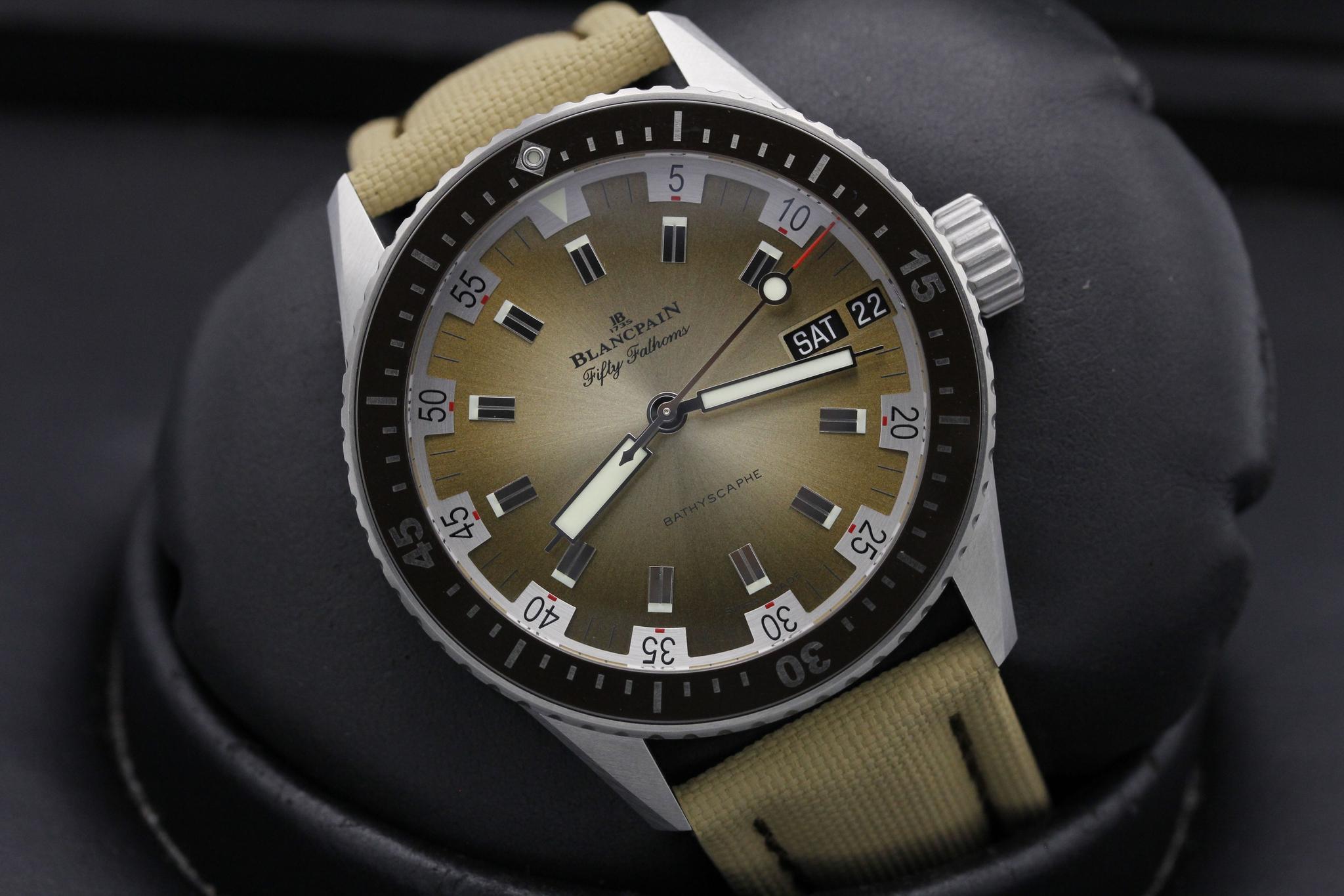 Watch Image 10