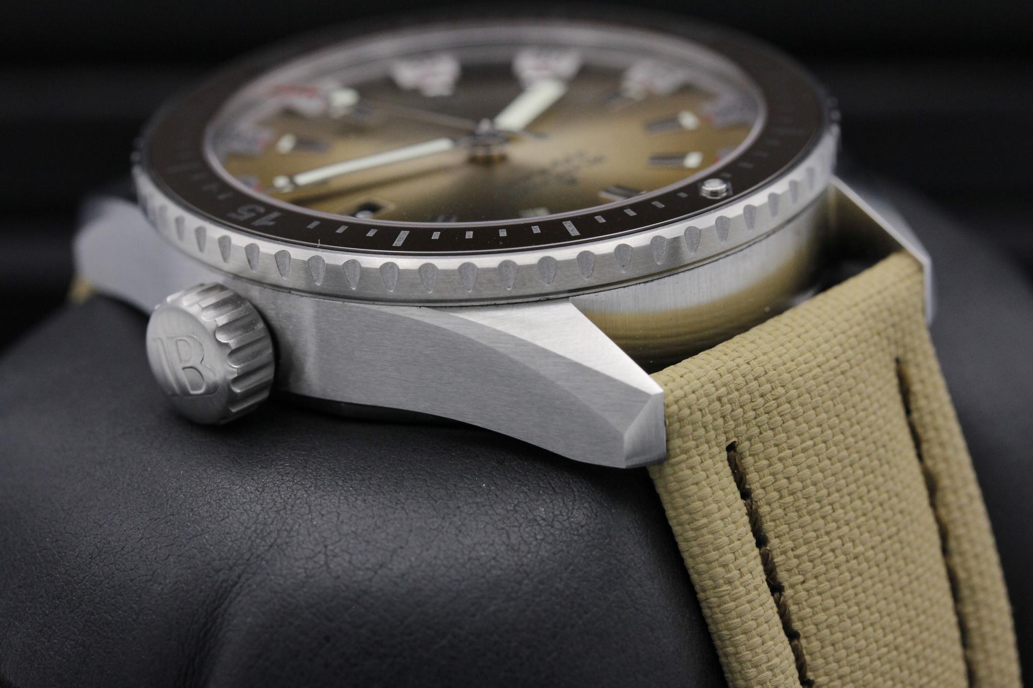 Watch Image 4