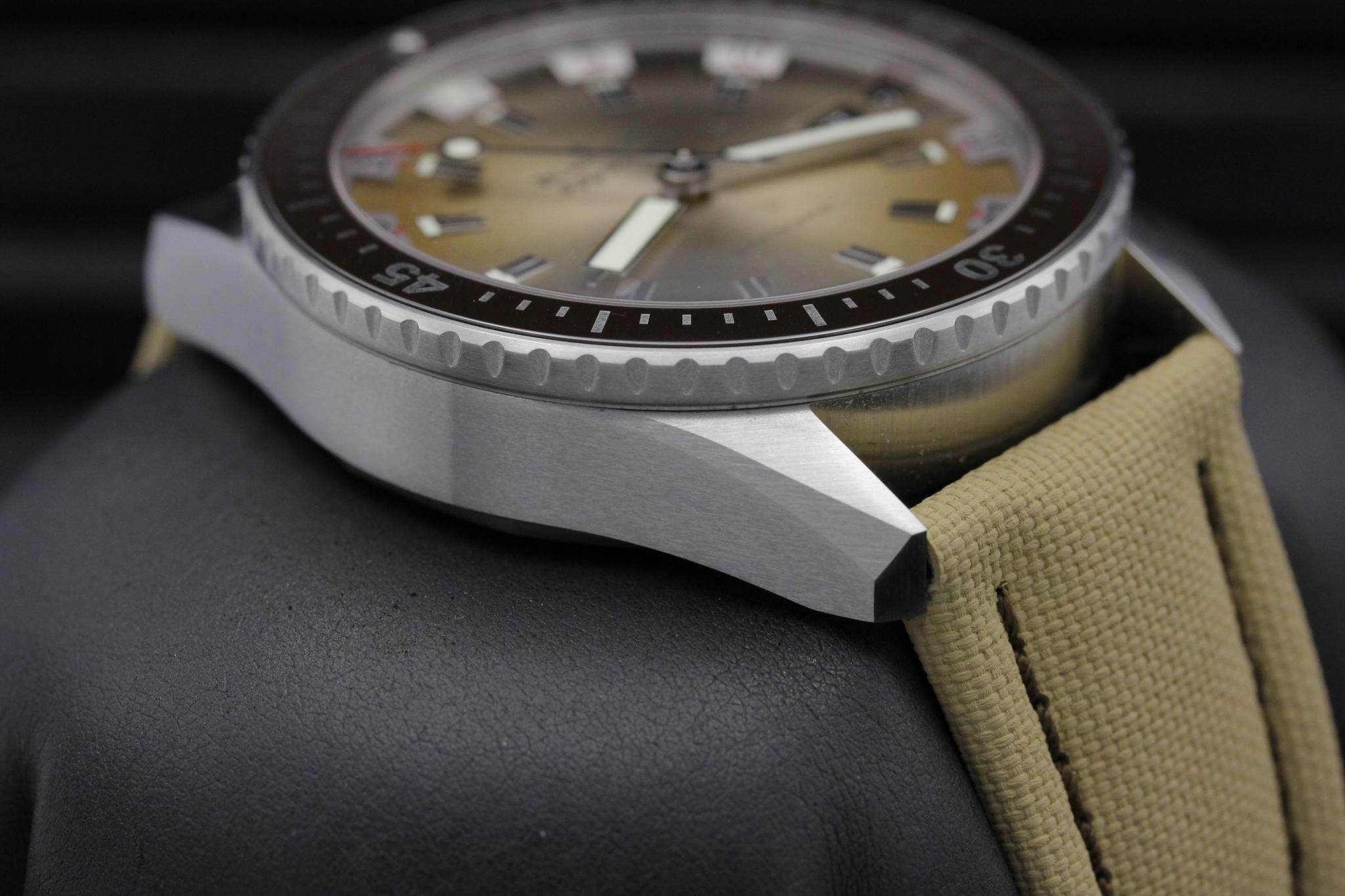 Watch Image 6