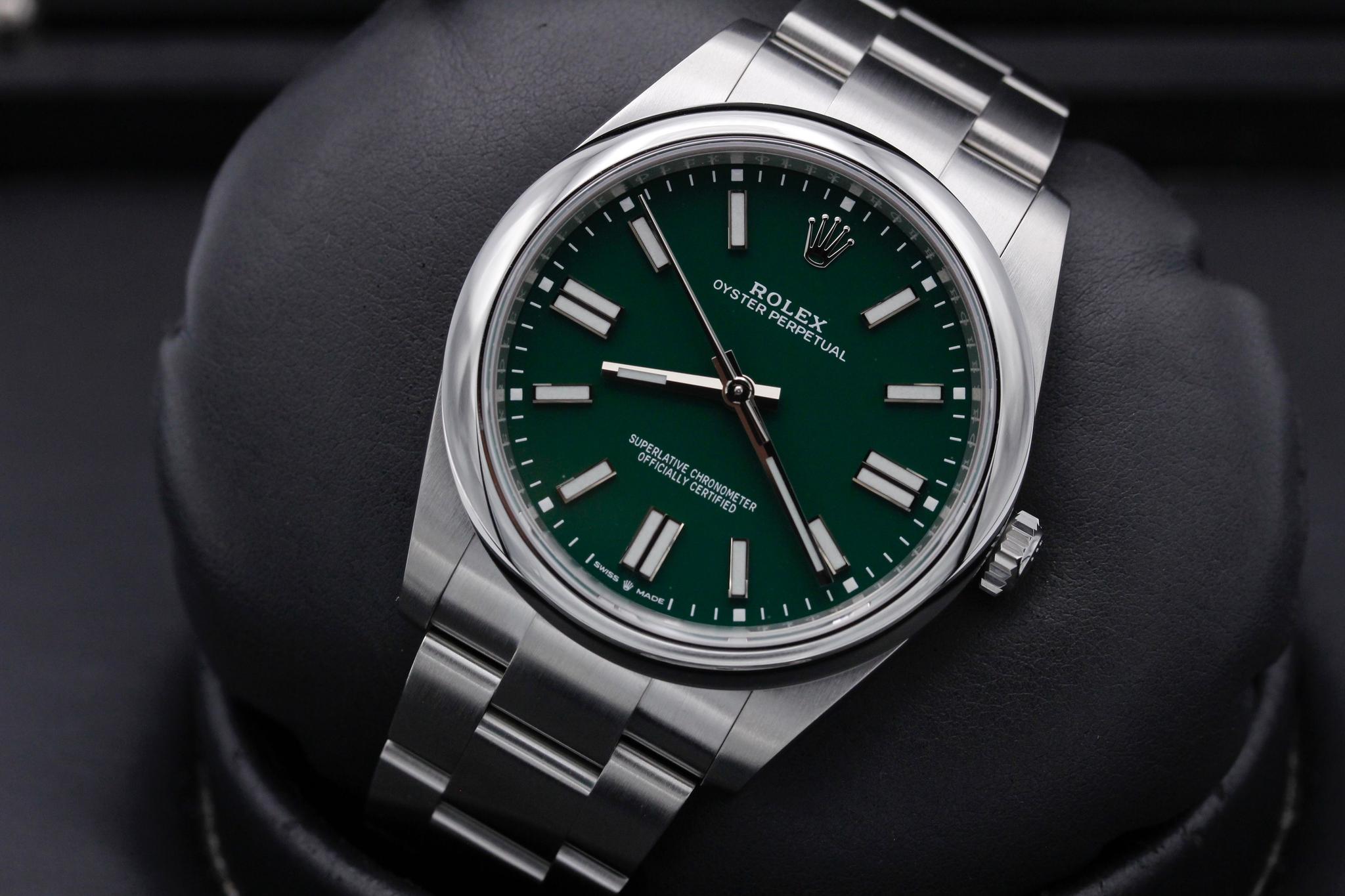 Watch Image 10