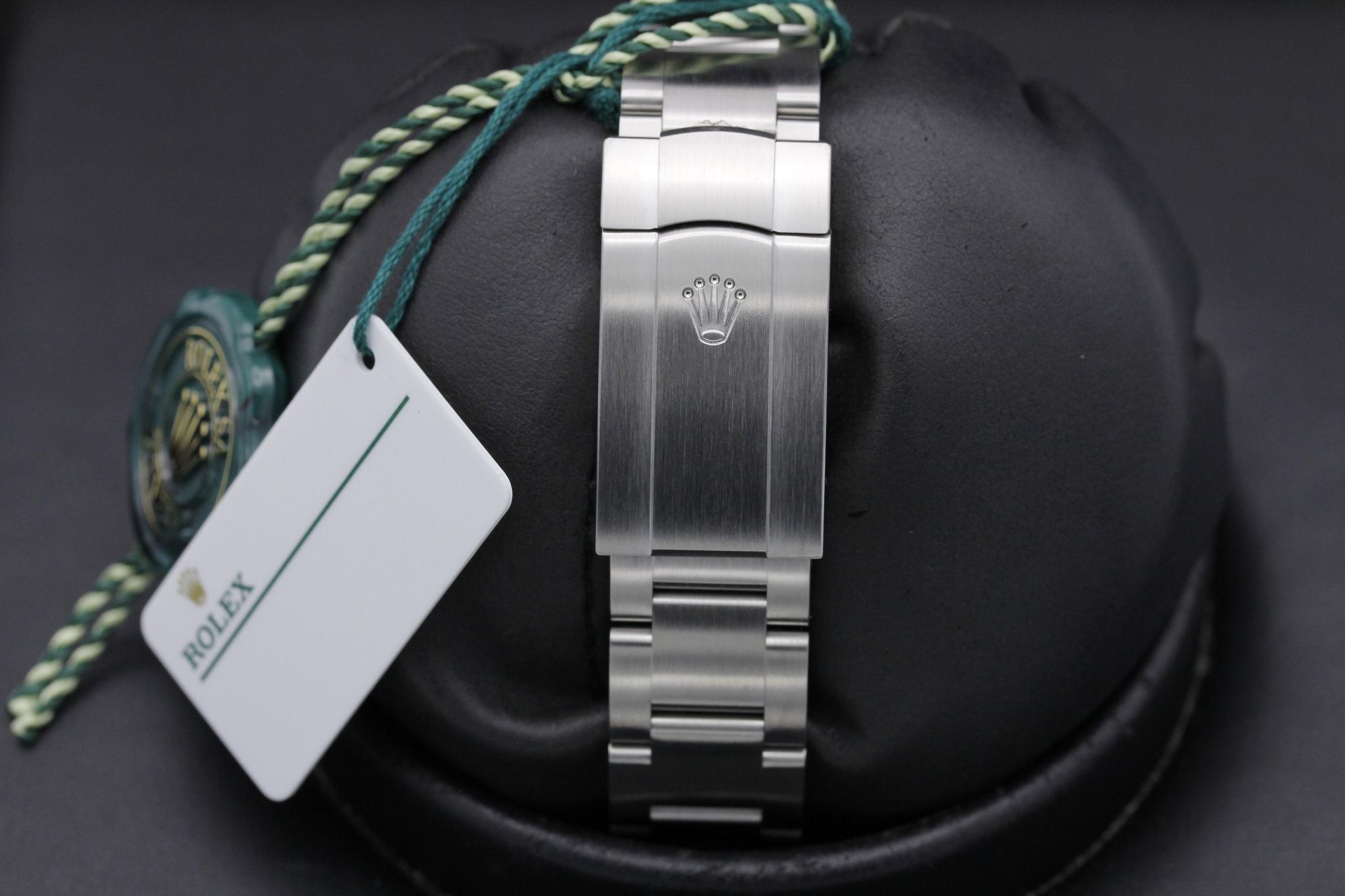 Watch Image 8