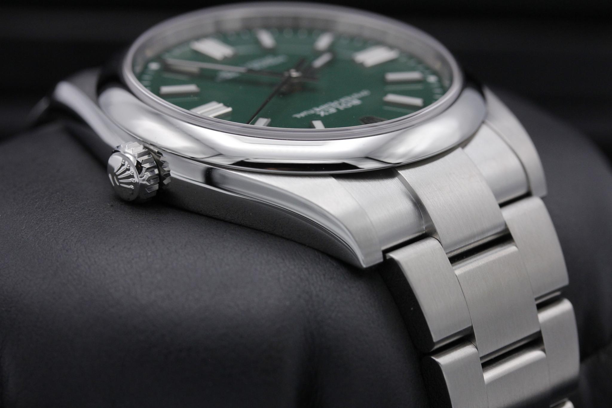 Watch Image 4