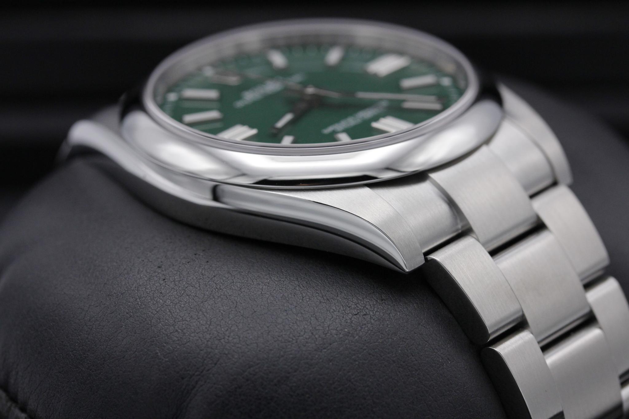 Watch Image 6