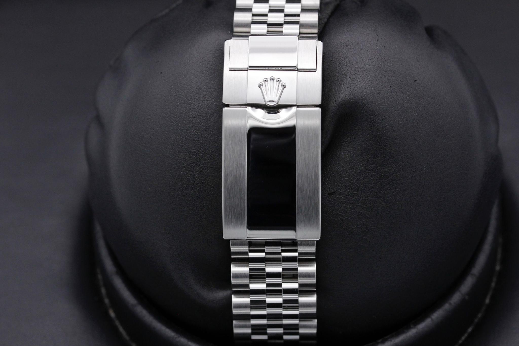 Watch Image 7