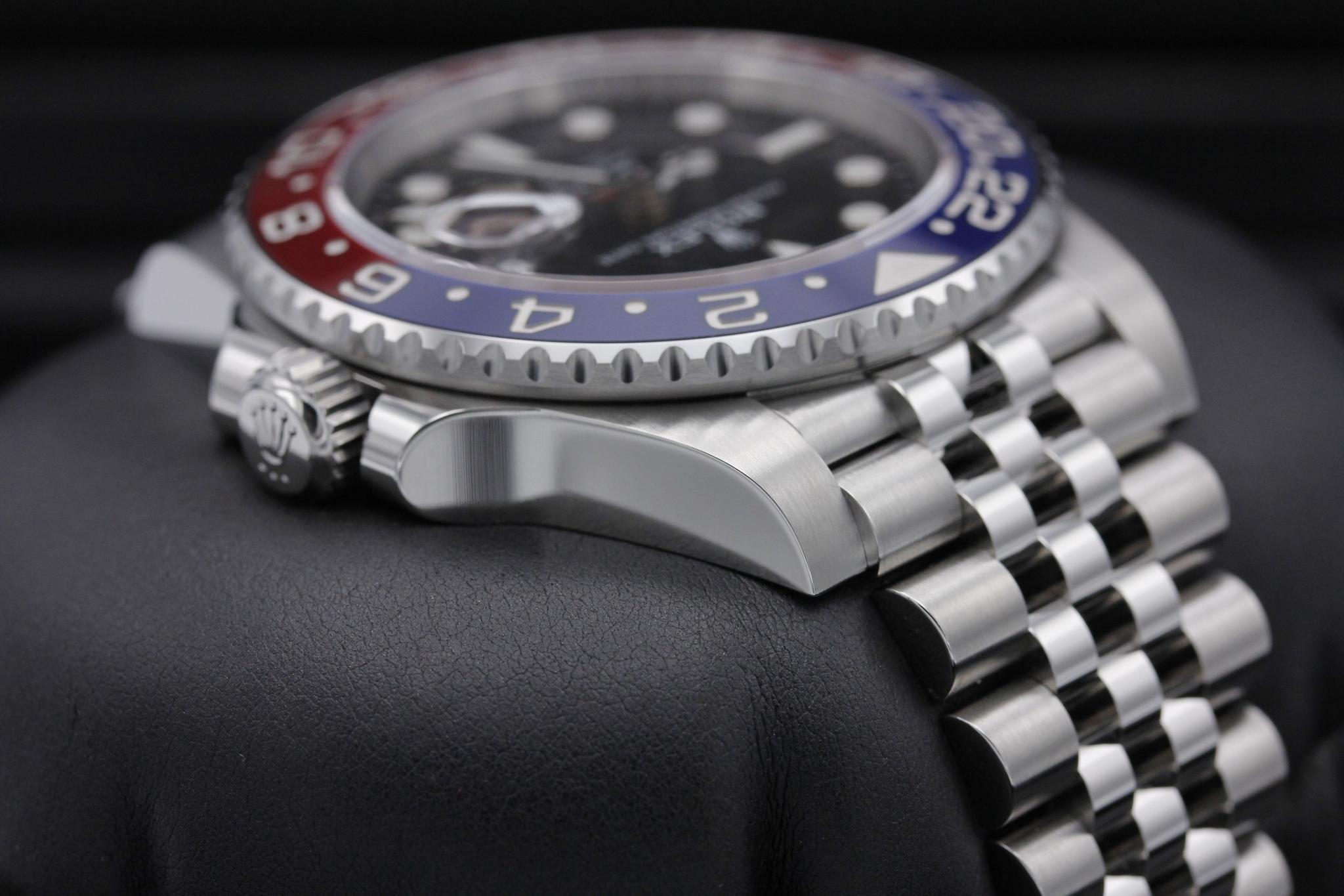Watch Image 4