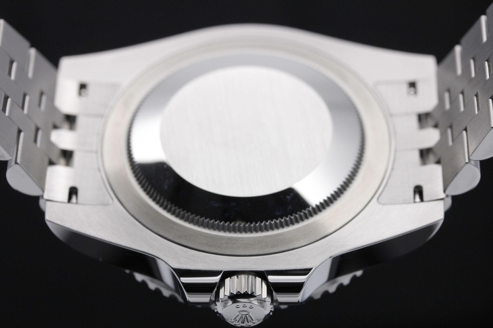 Watch Image 8