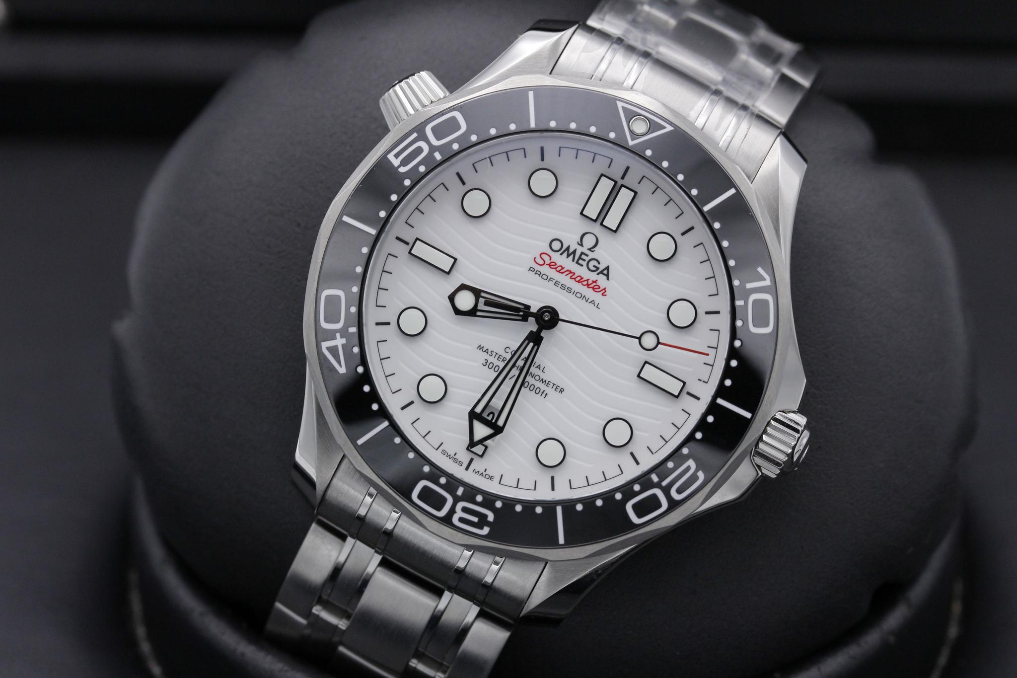 Watch Image 10