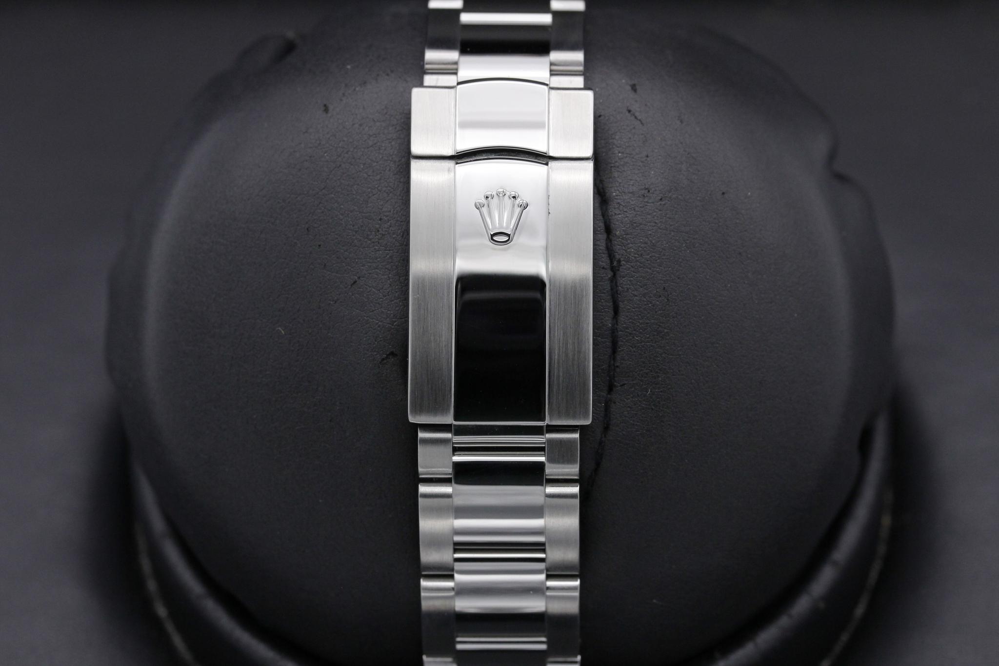 Watch Image 8