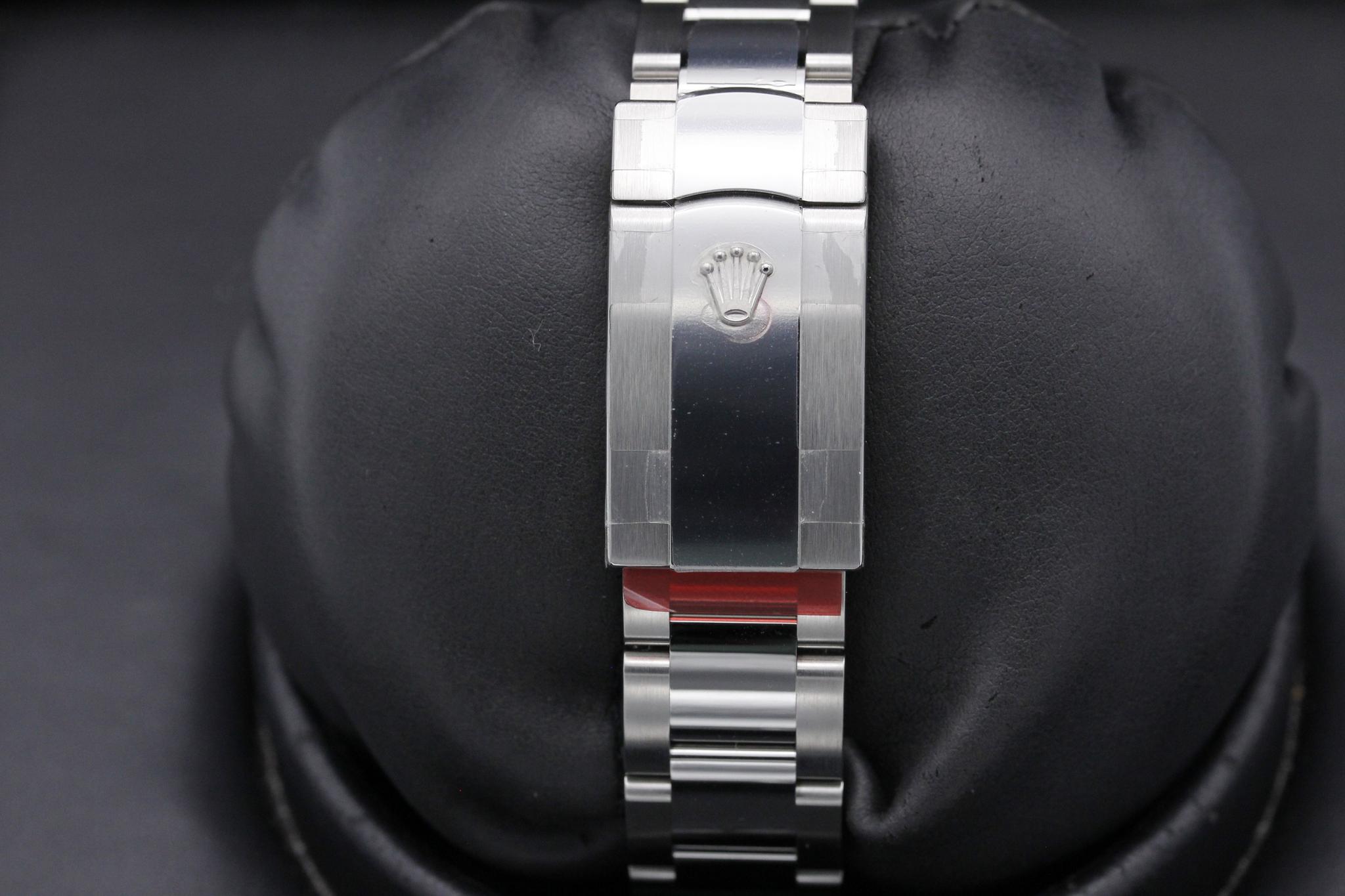Watch Image 8