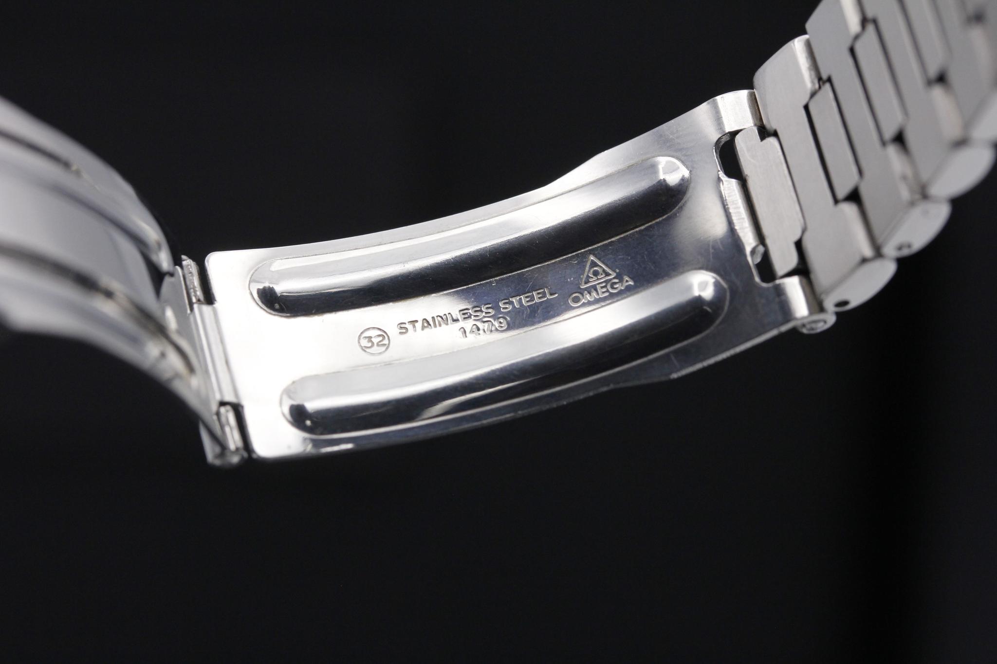 Watch Image 11