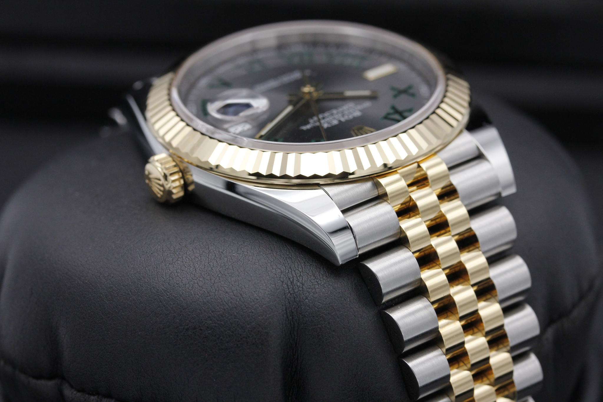 Watch Image 4
