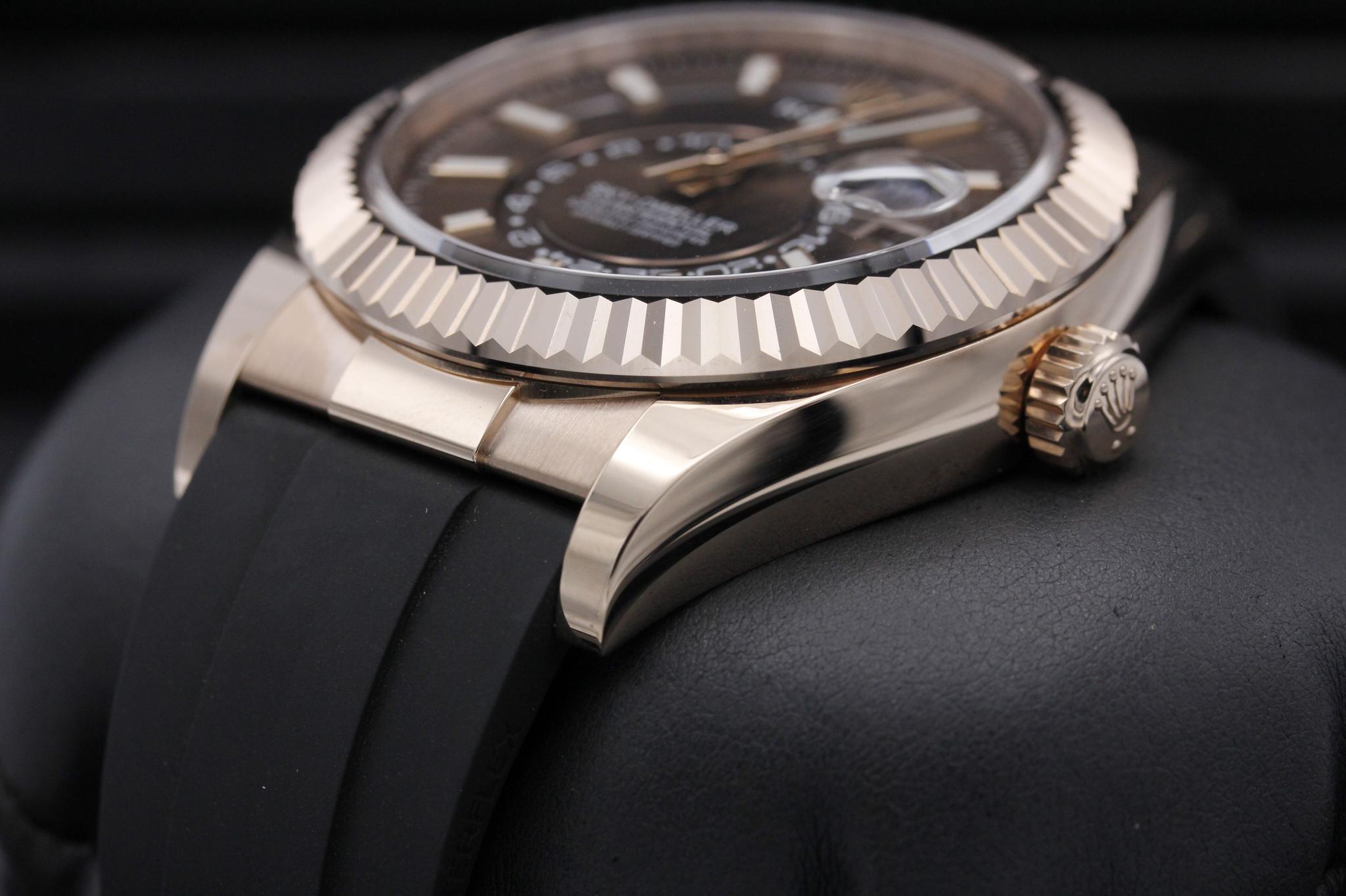 Watch Image 2