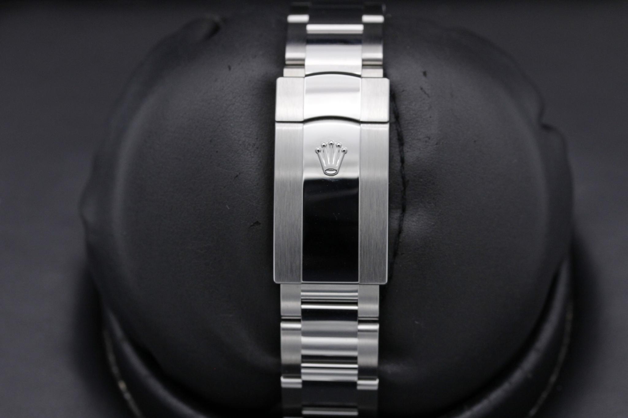 Watch Image 8