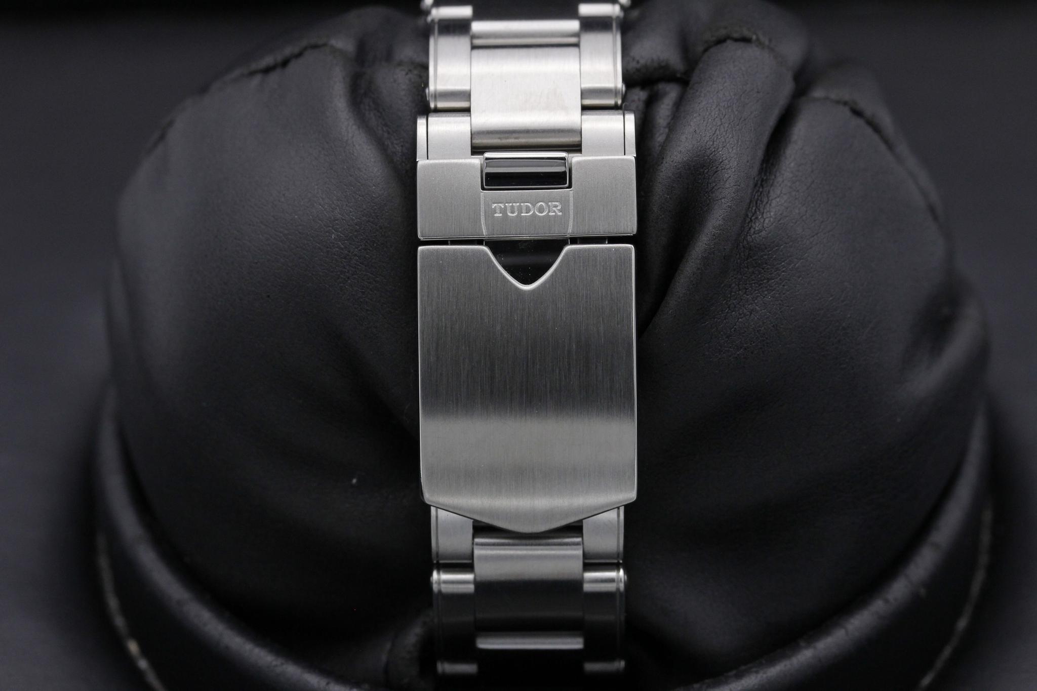 Watch Image 8