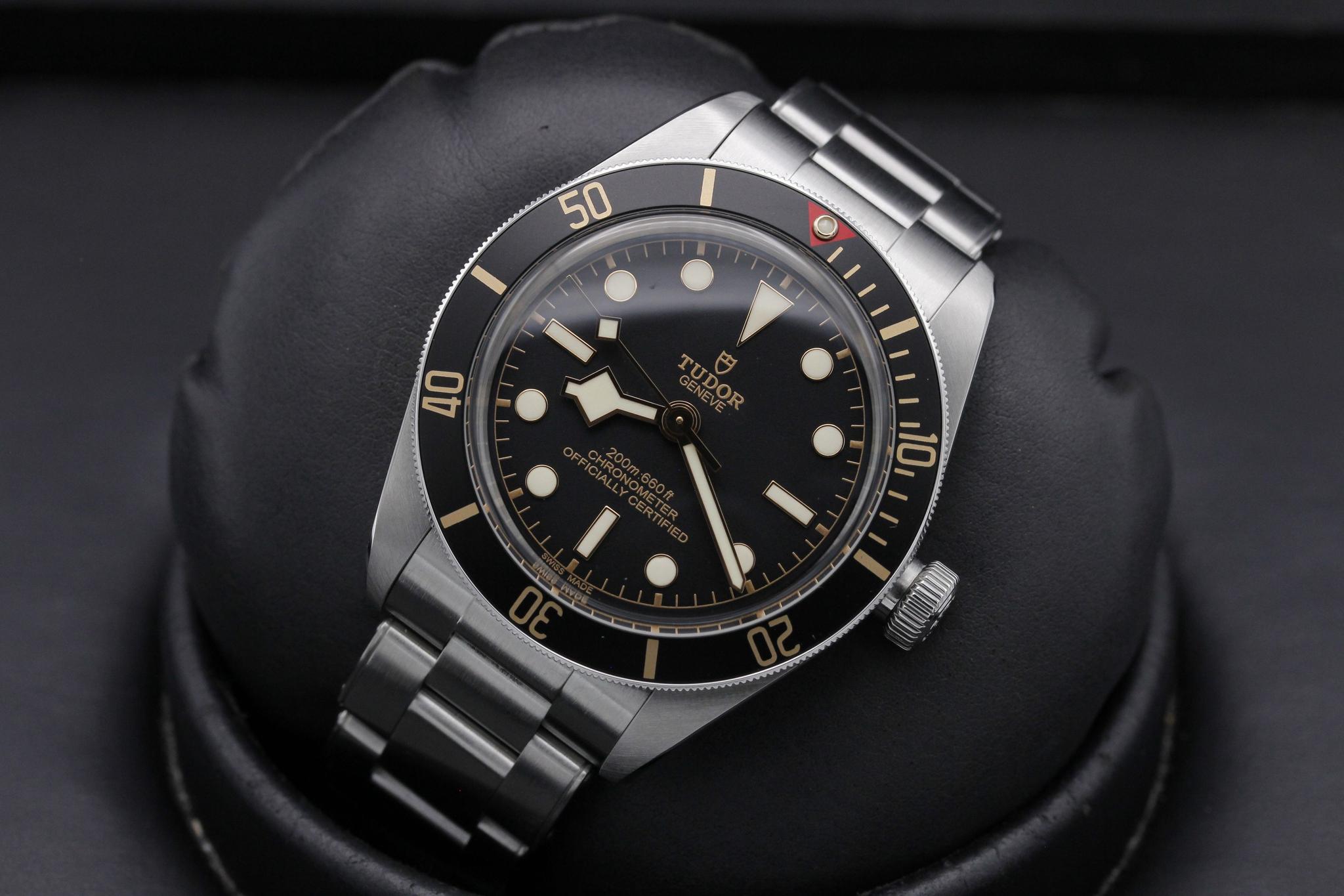 Watch Image 9