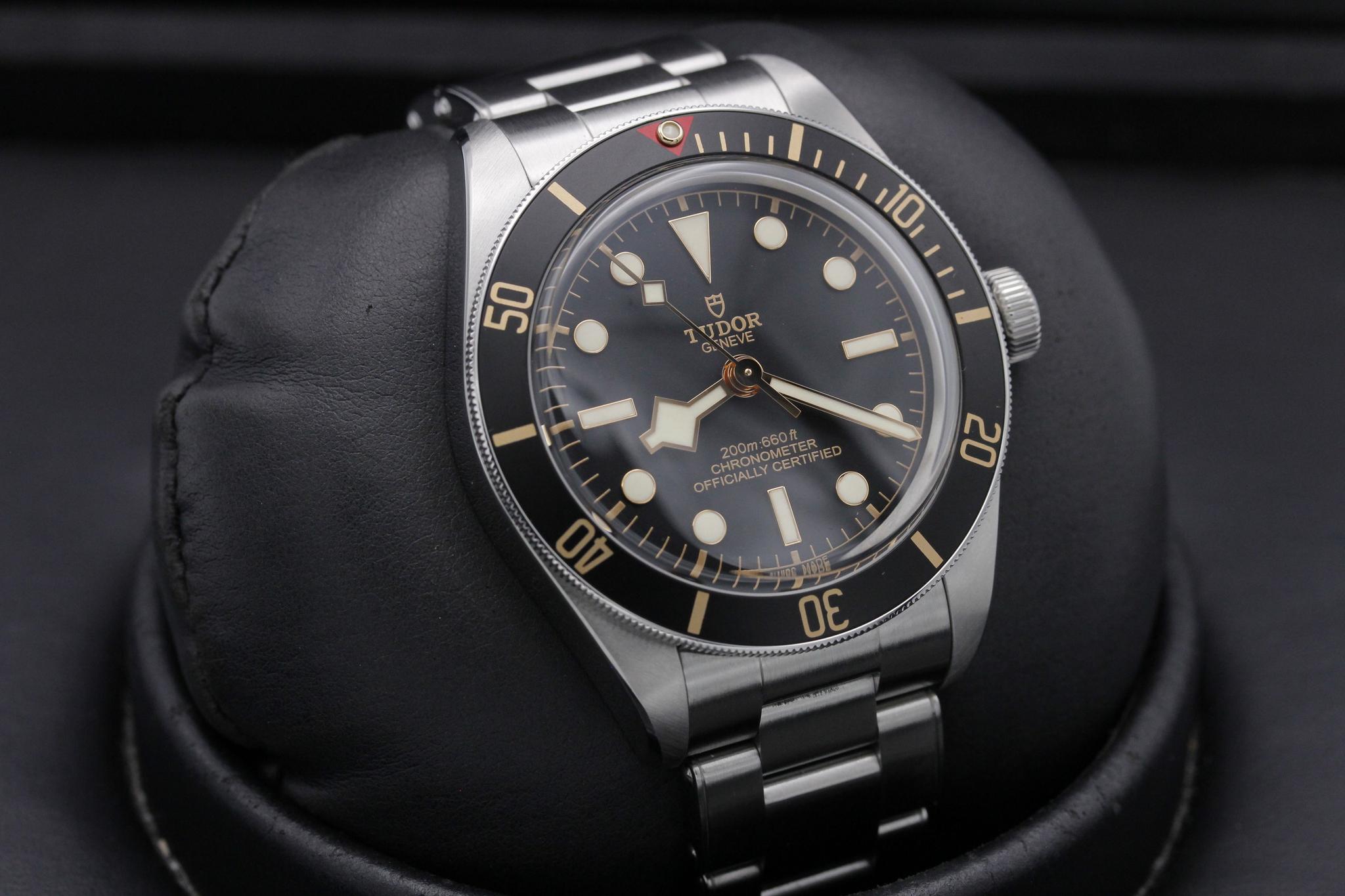 Watch Image 10