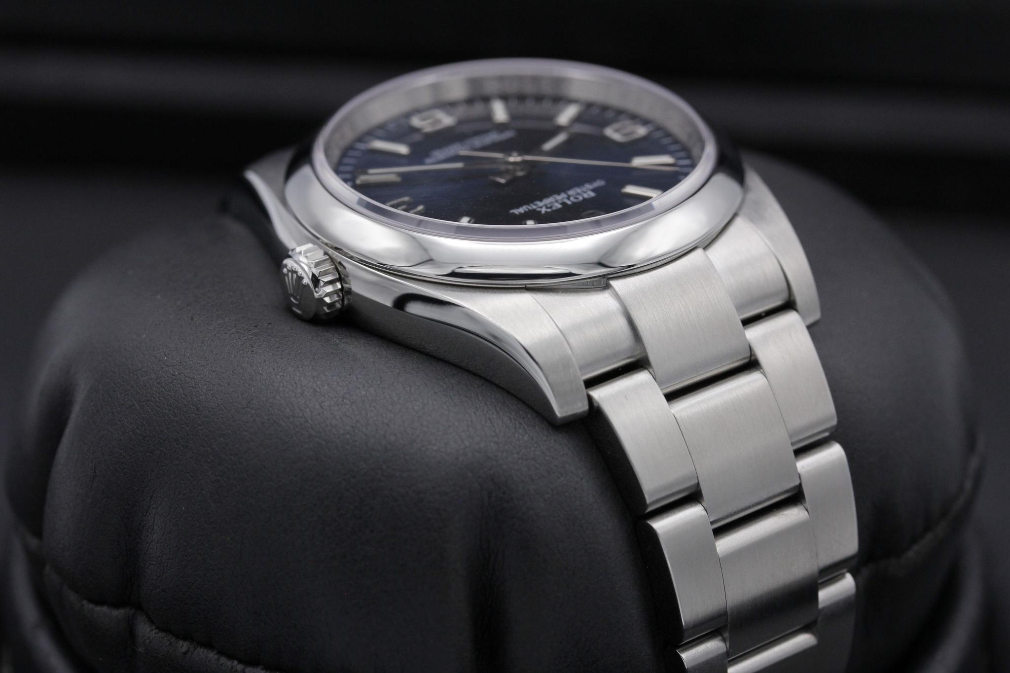 Watch Image 4