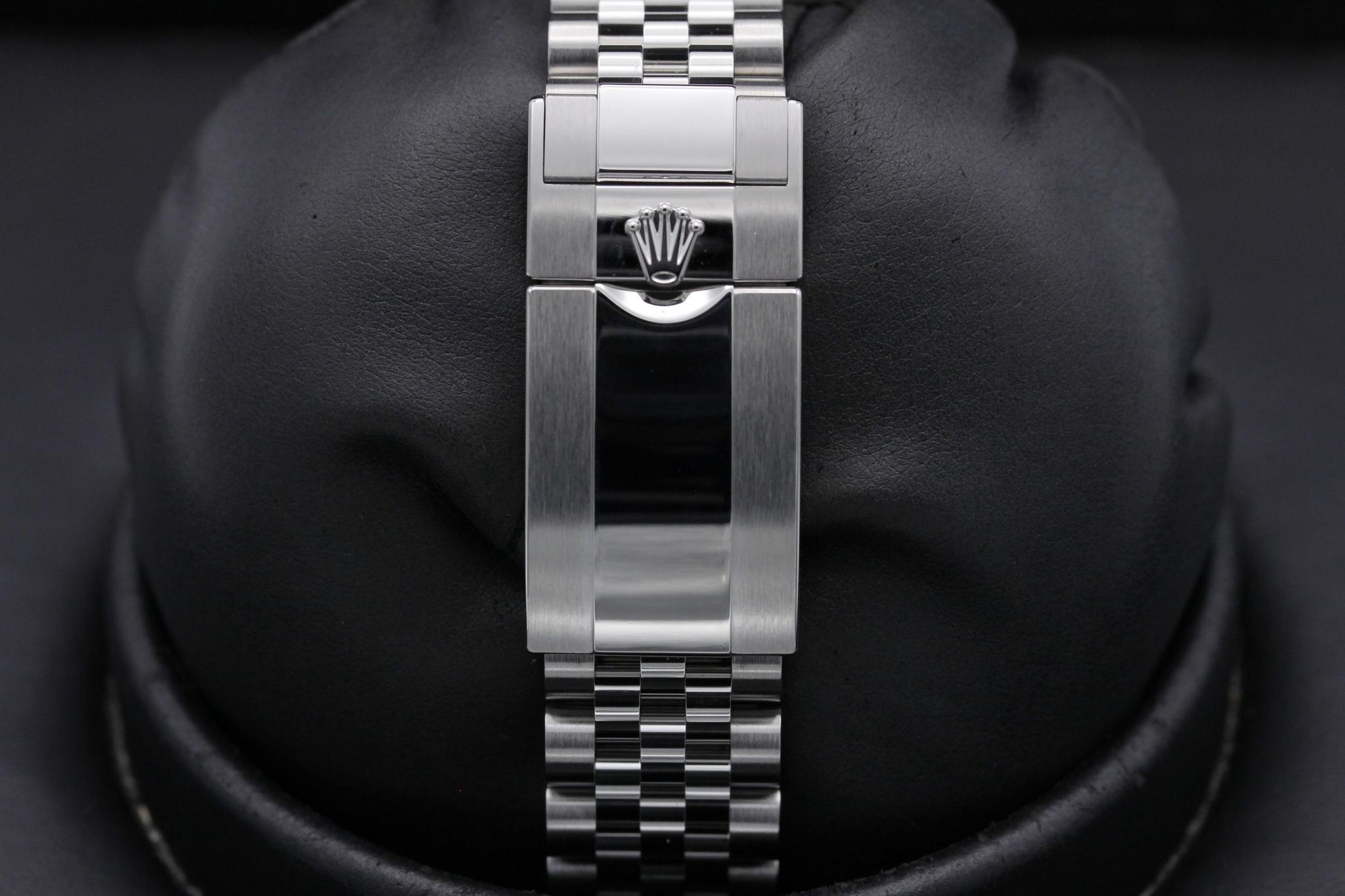 Watch Image 8