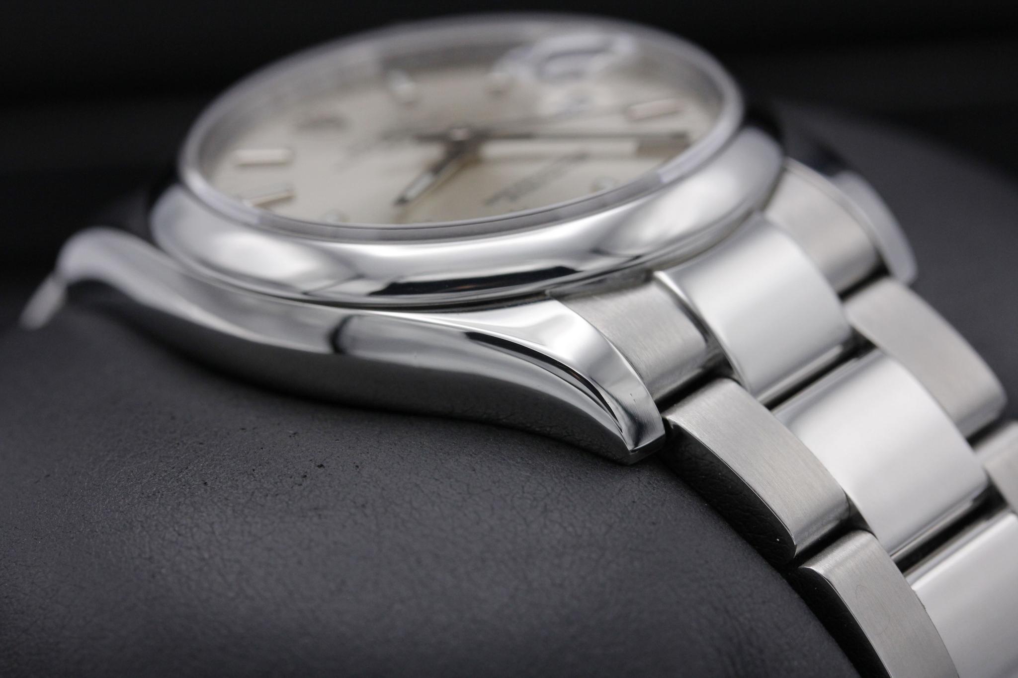Watch Image 6