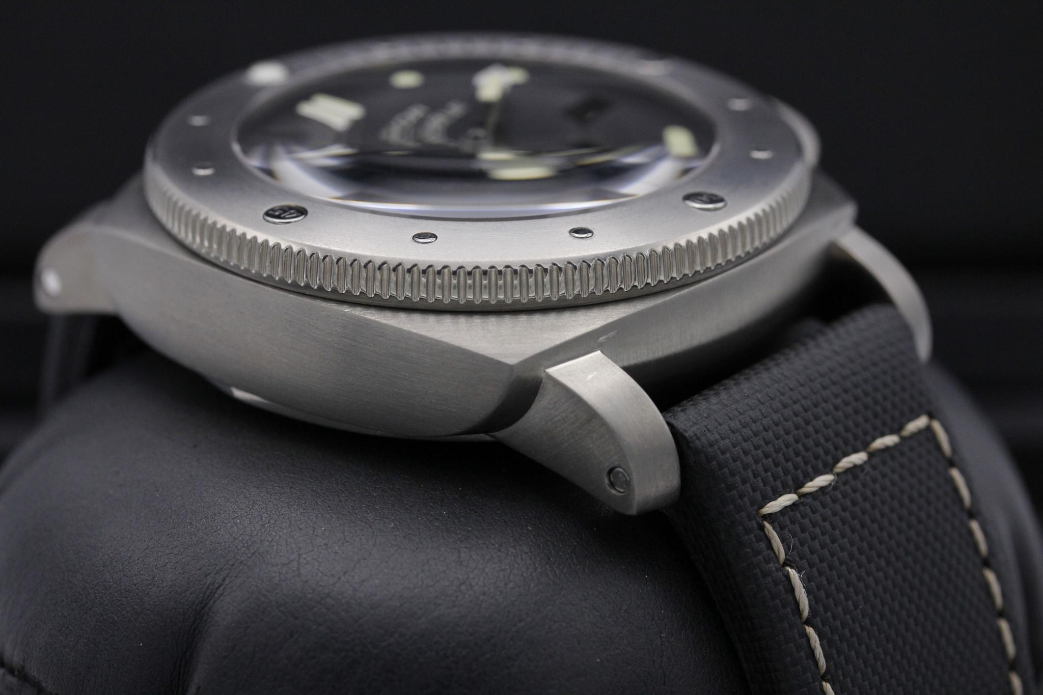 Watch Image 6