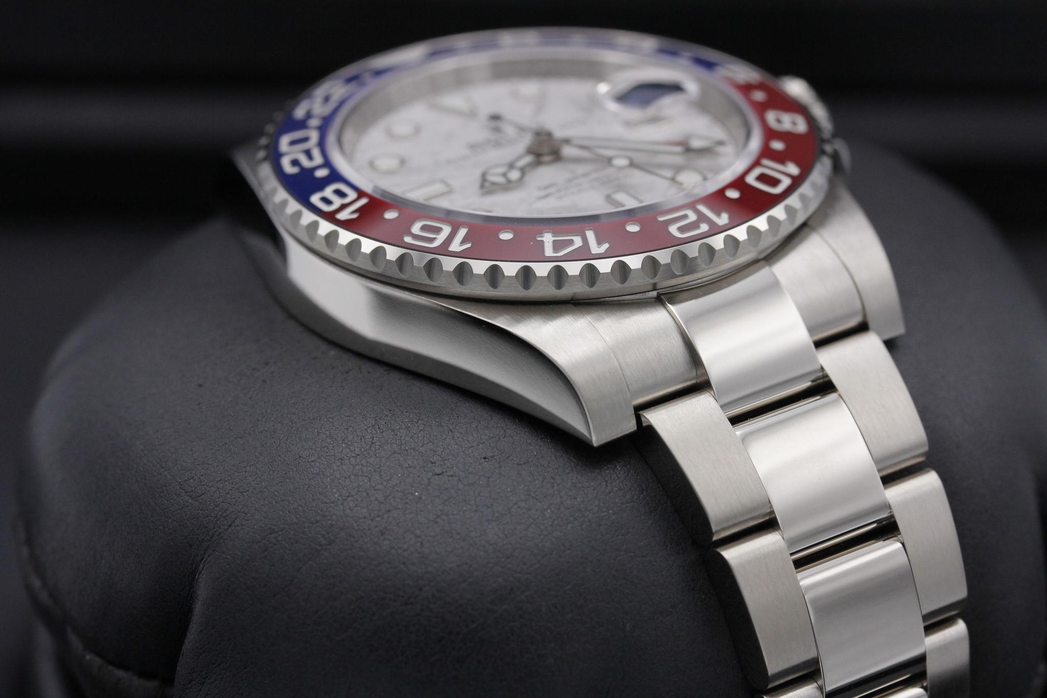 Watch Image 6