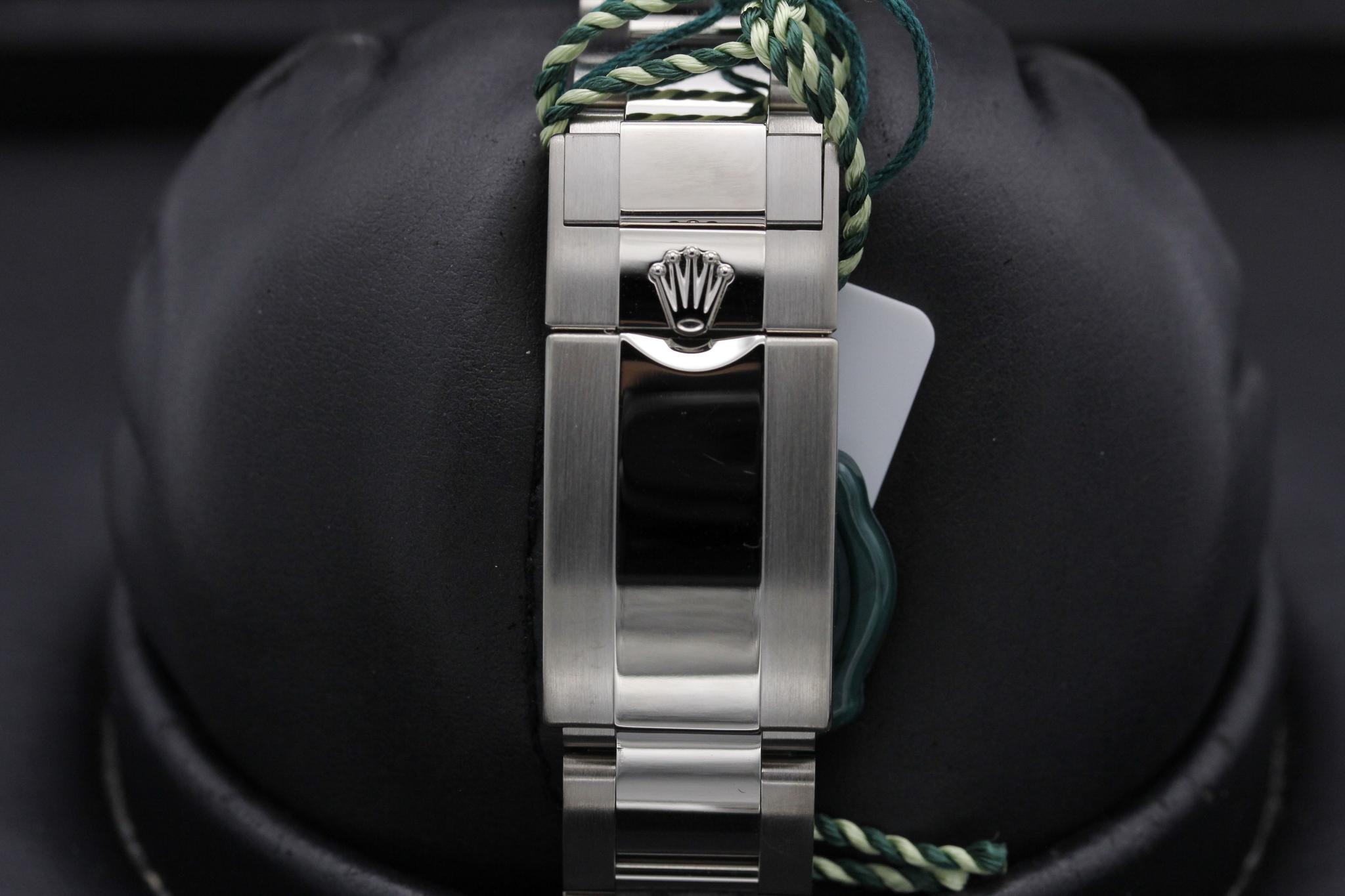 Watch Image 7