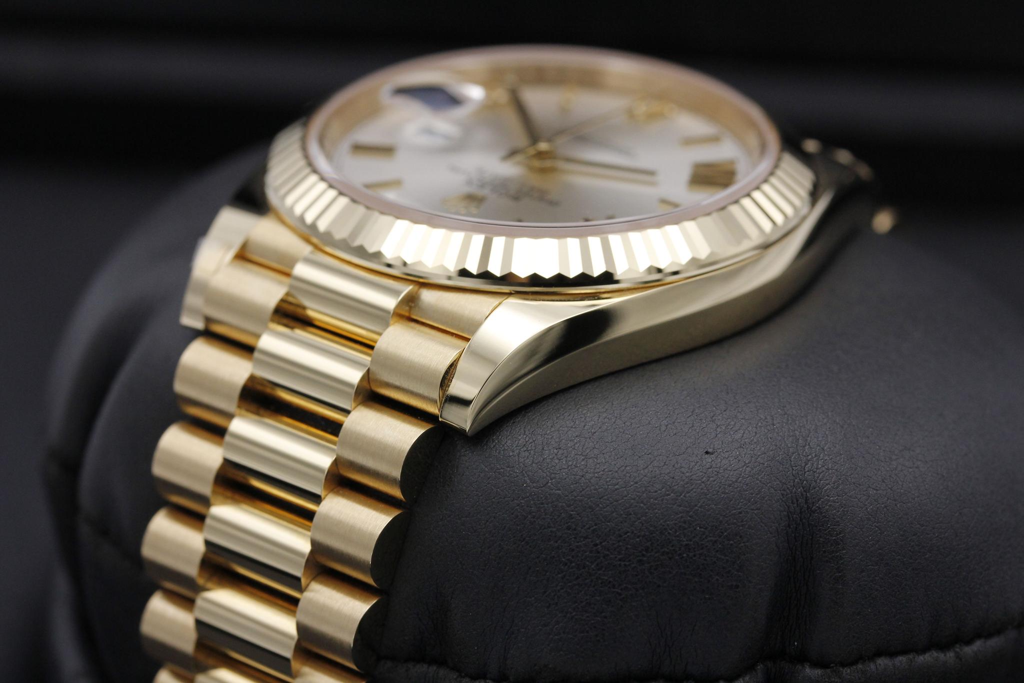 Watch Image 5