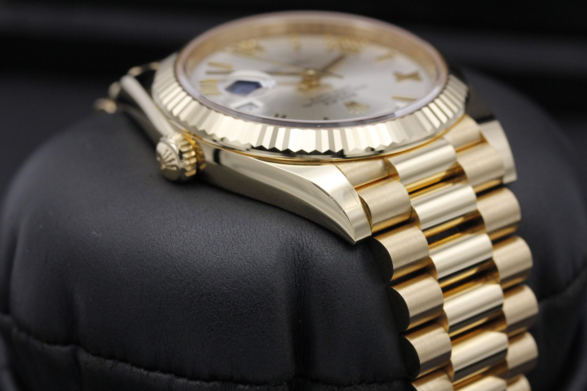 Watch Image 4