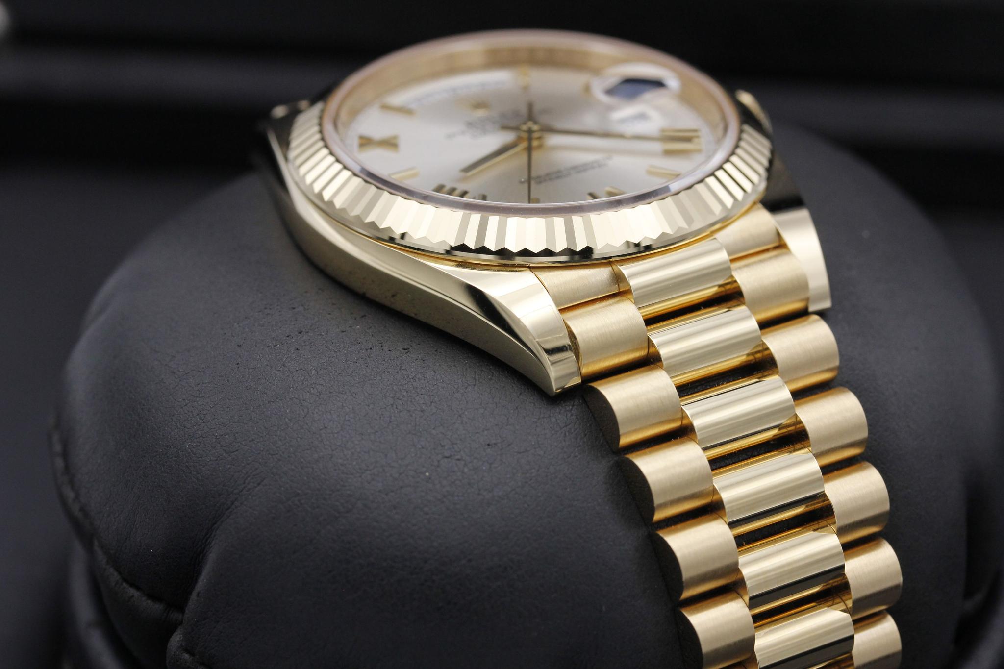 Watch Image 6