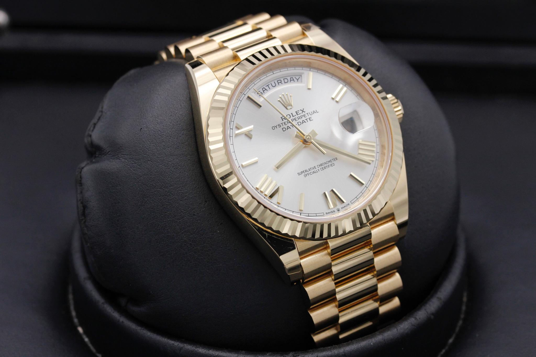 Watch Image 10