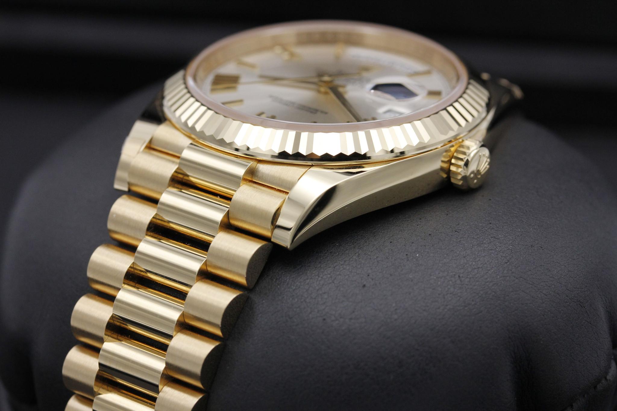 Watch Image 2