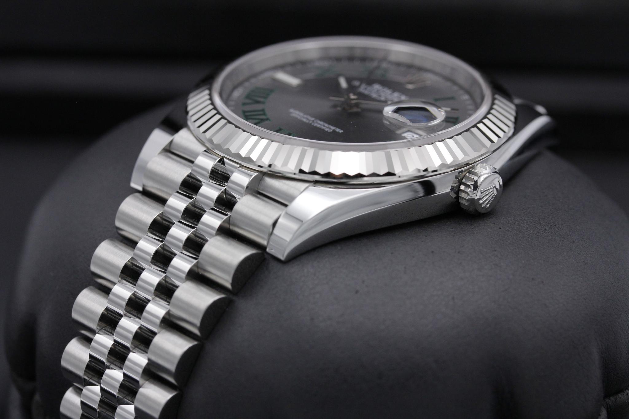 Watch Image 2